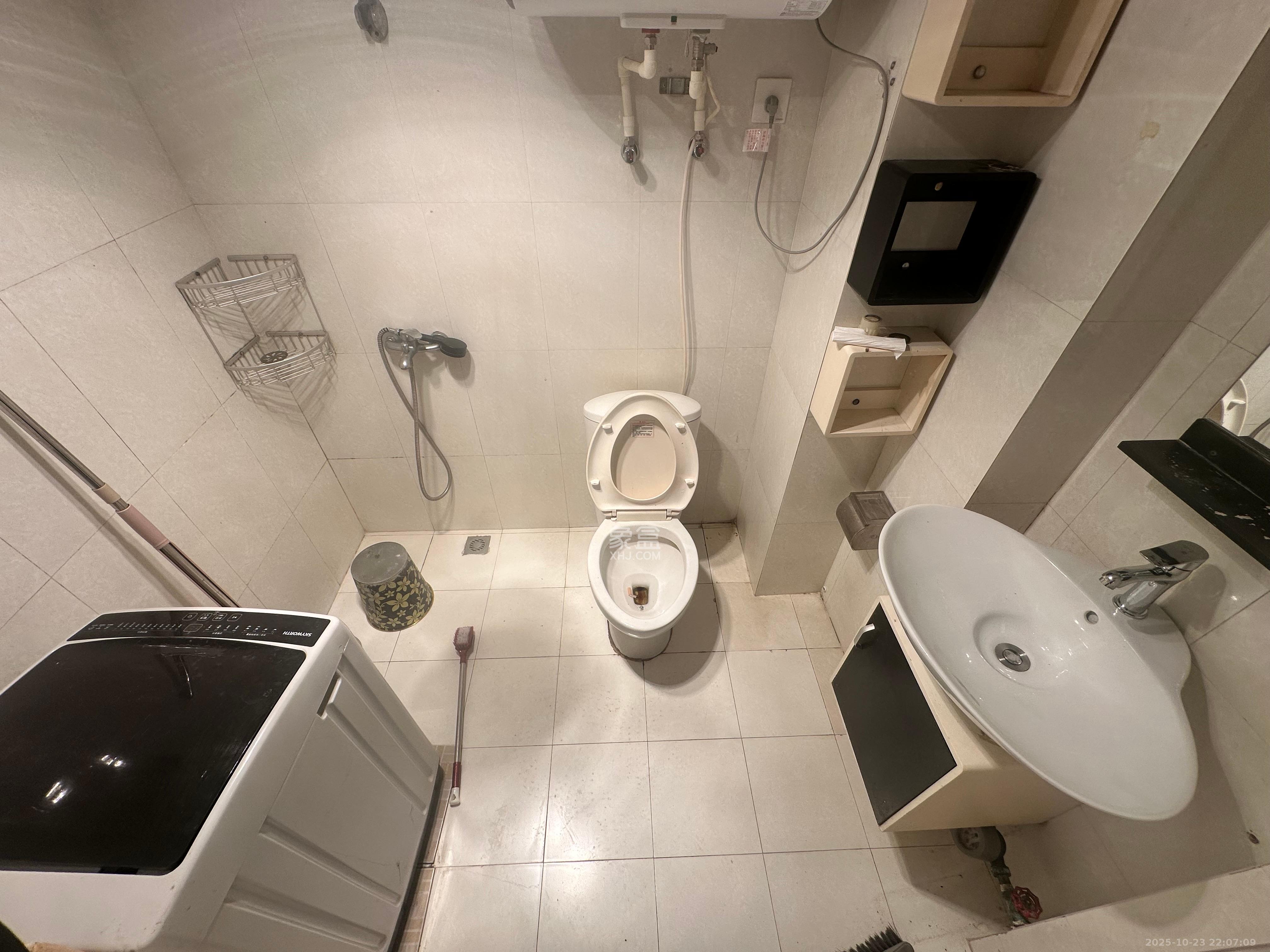 名富公寓  1室1厅1卫    1500.0元/月室内图