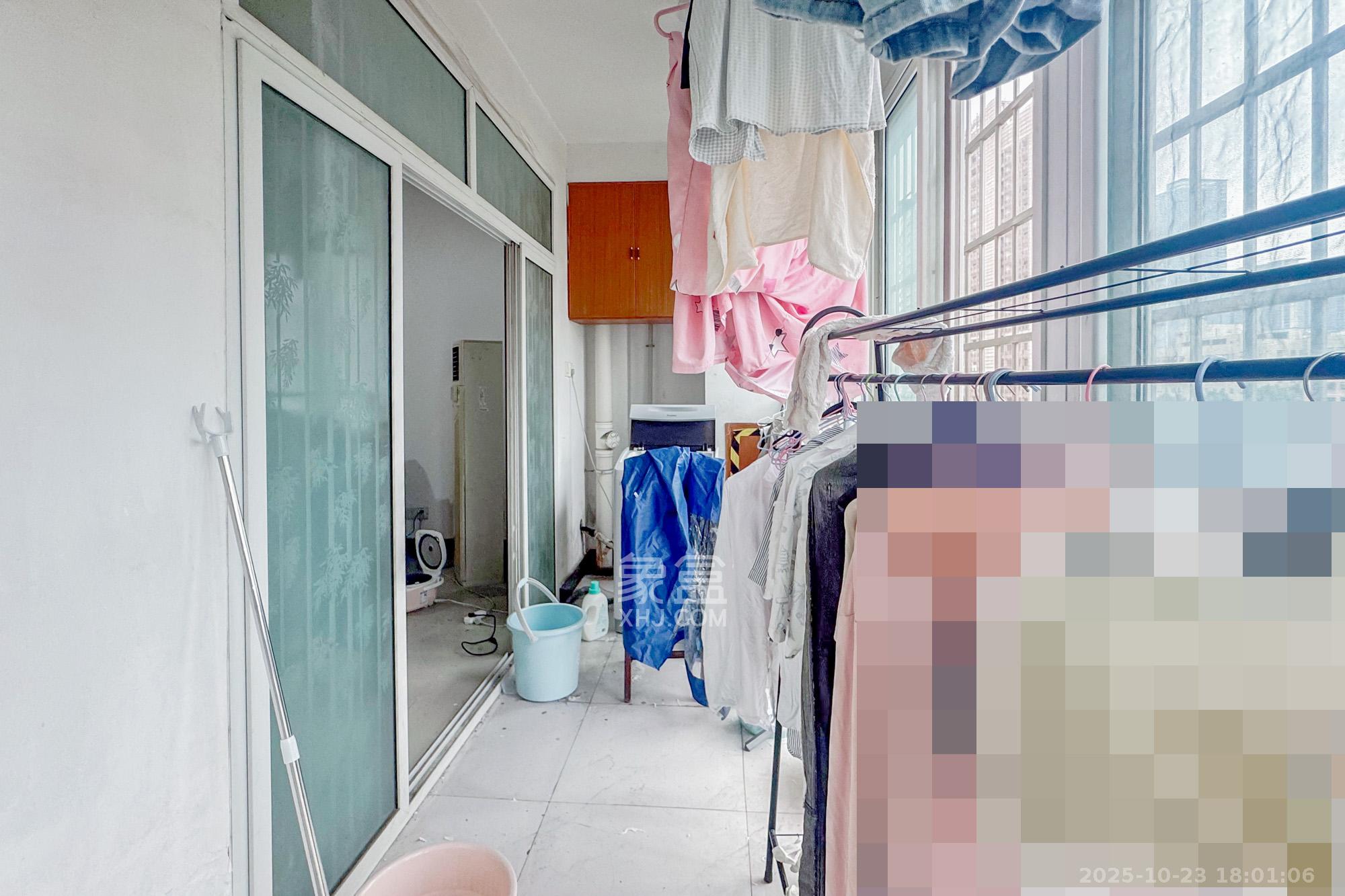 科技公寓  3室2厅2卫    128.8万阳台