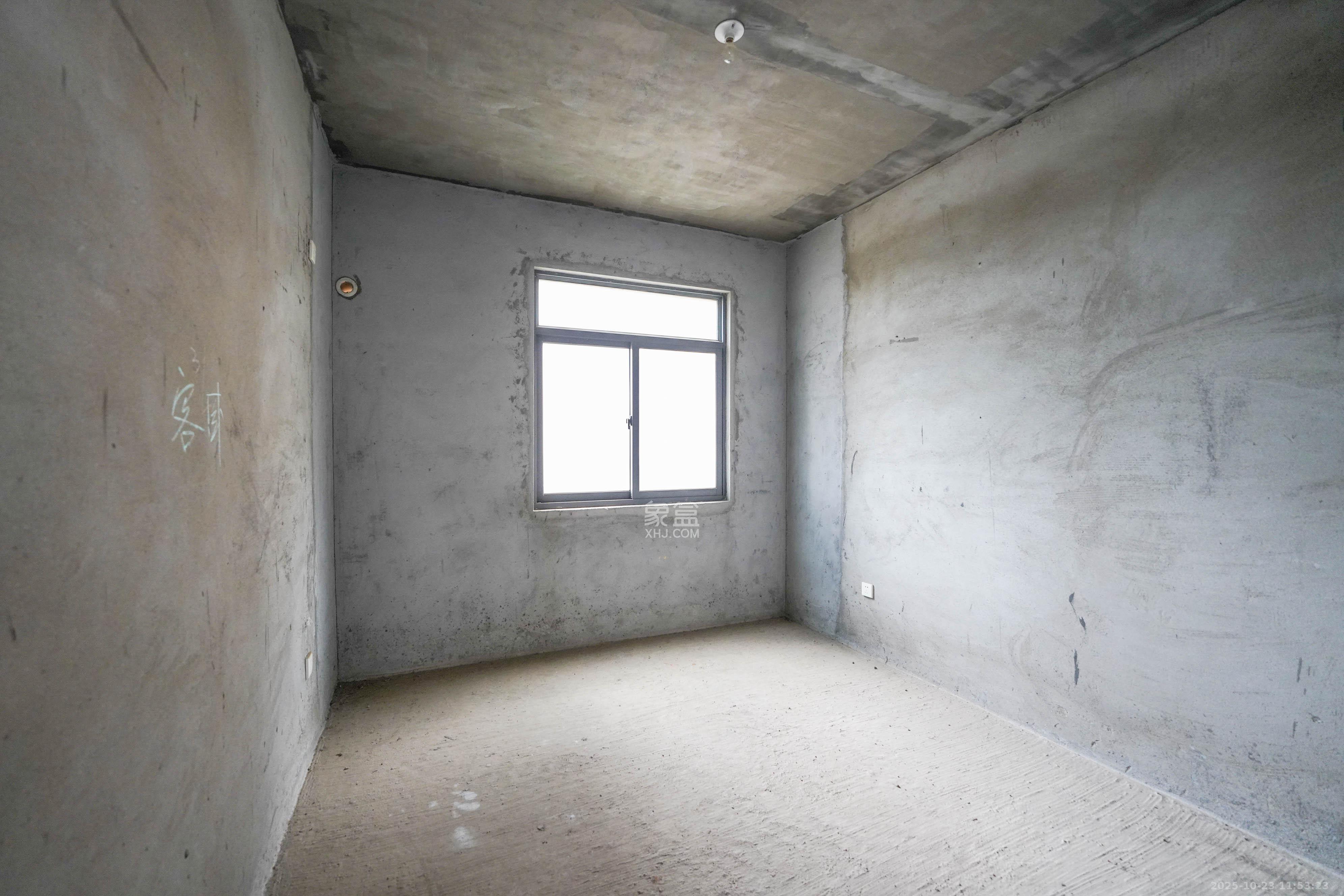 山水嘉园  5室2厅2卫    93.0万 山水嘉园  5室2厅2卫    93.0万卧室