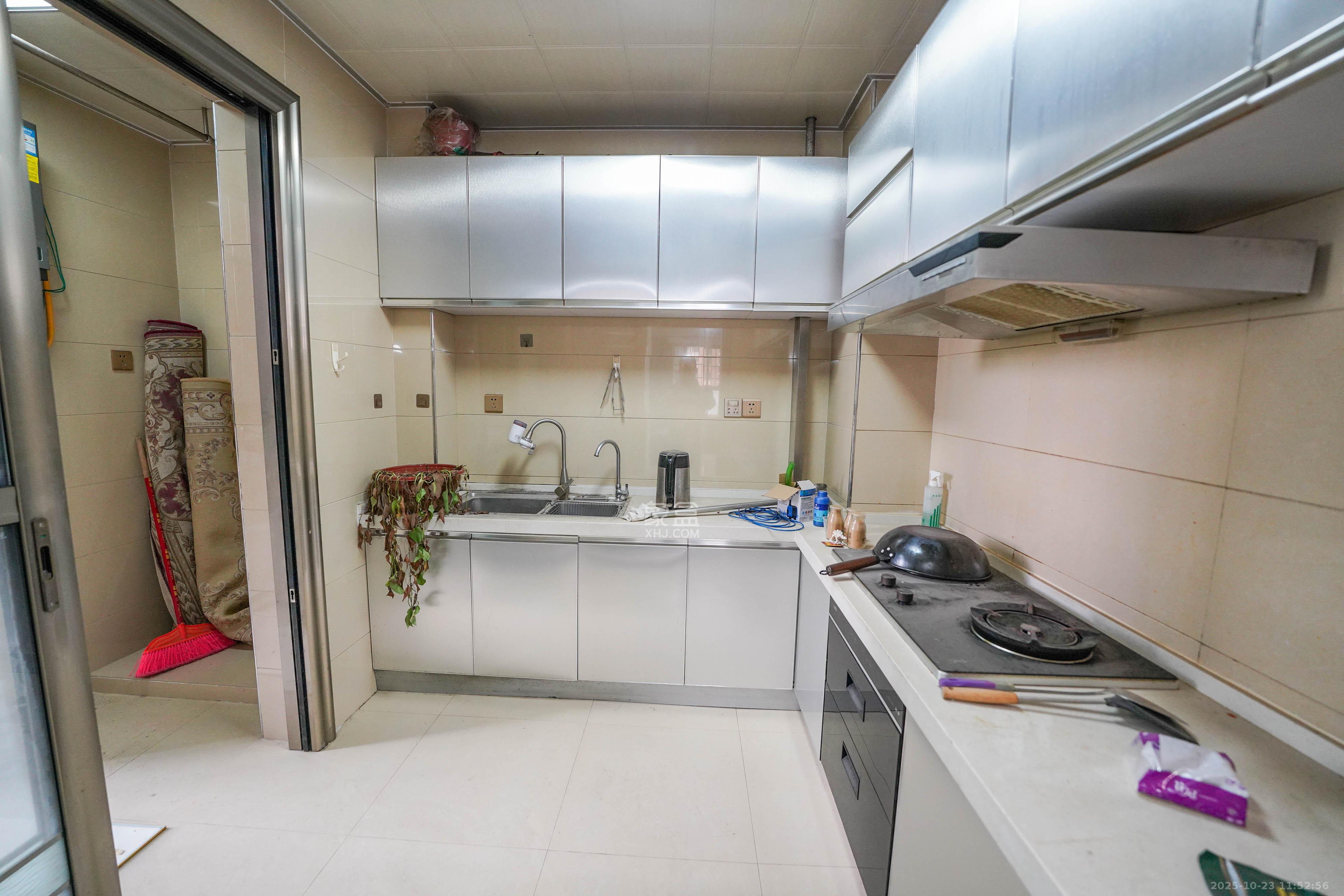 山水嘉园  3室2厅1卫    56.0万厨房