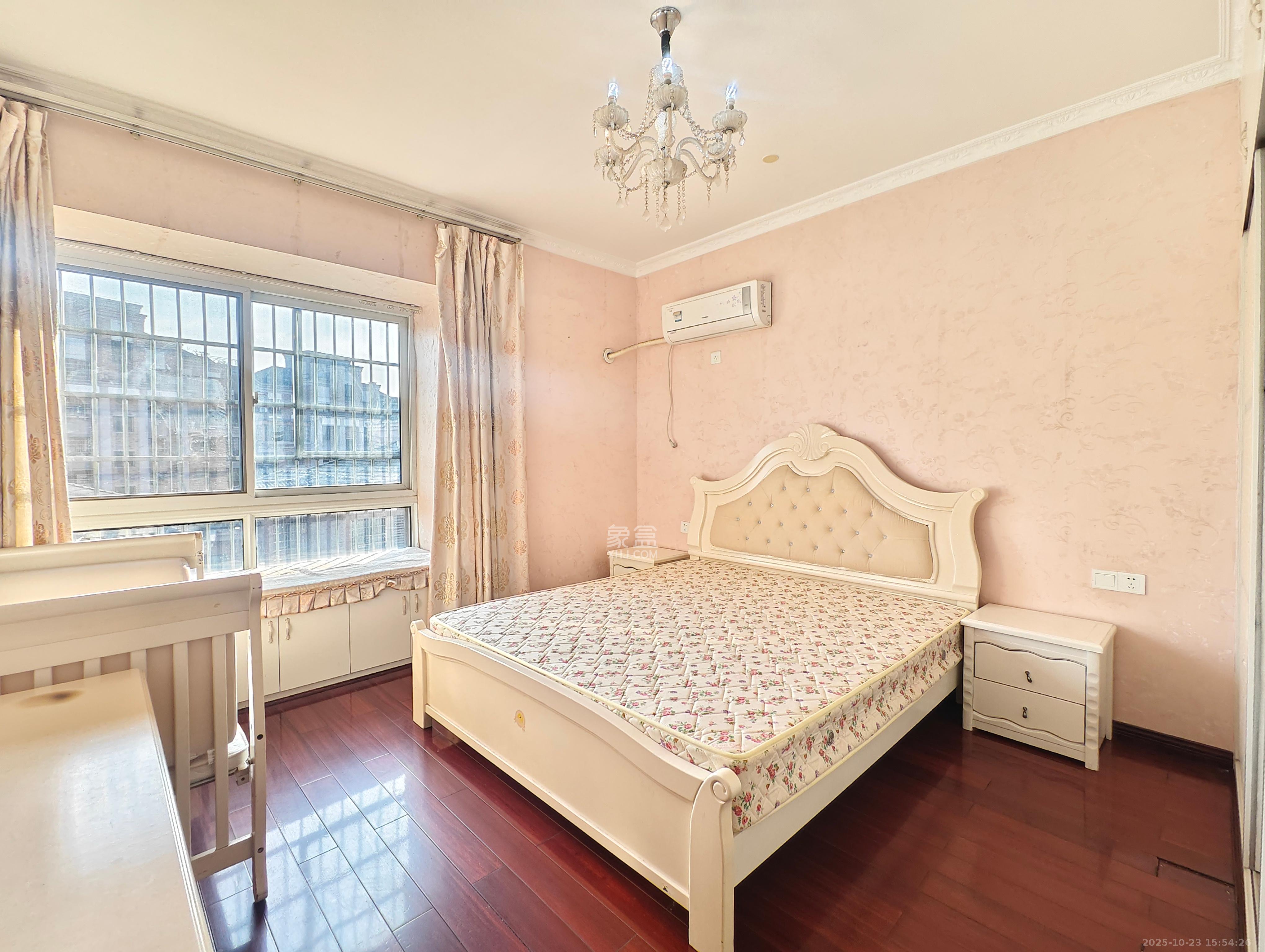 山水湾 3室2厅2卫 2300.0元/月 山水湾 3室2厅2卫 2300.0元/月室内图