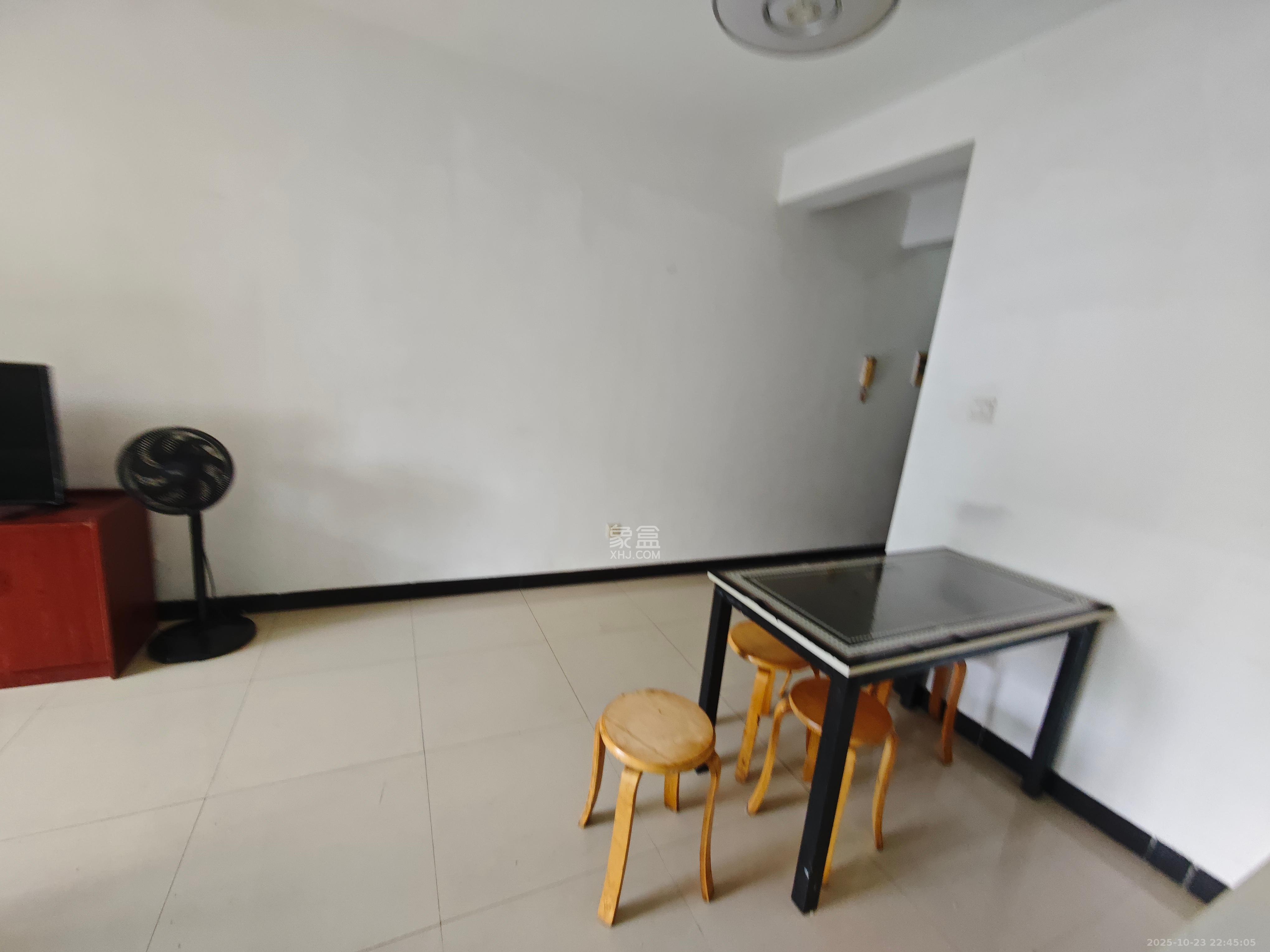 五一钻界  1室1厅1卫    2500.0元/月室内图