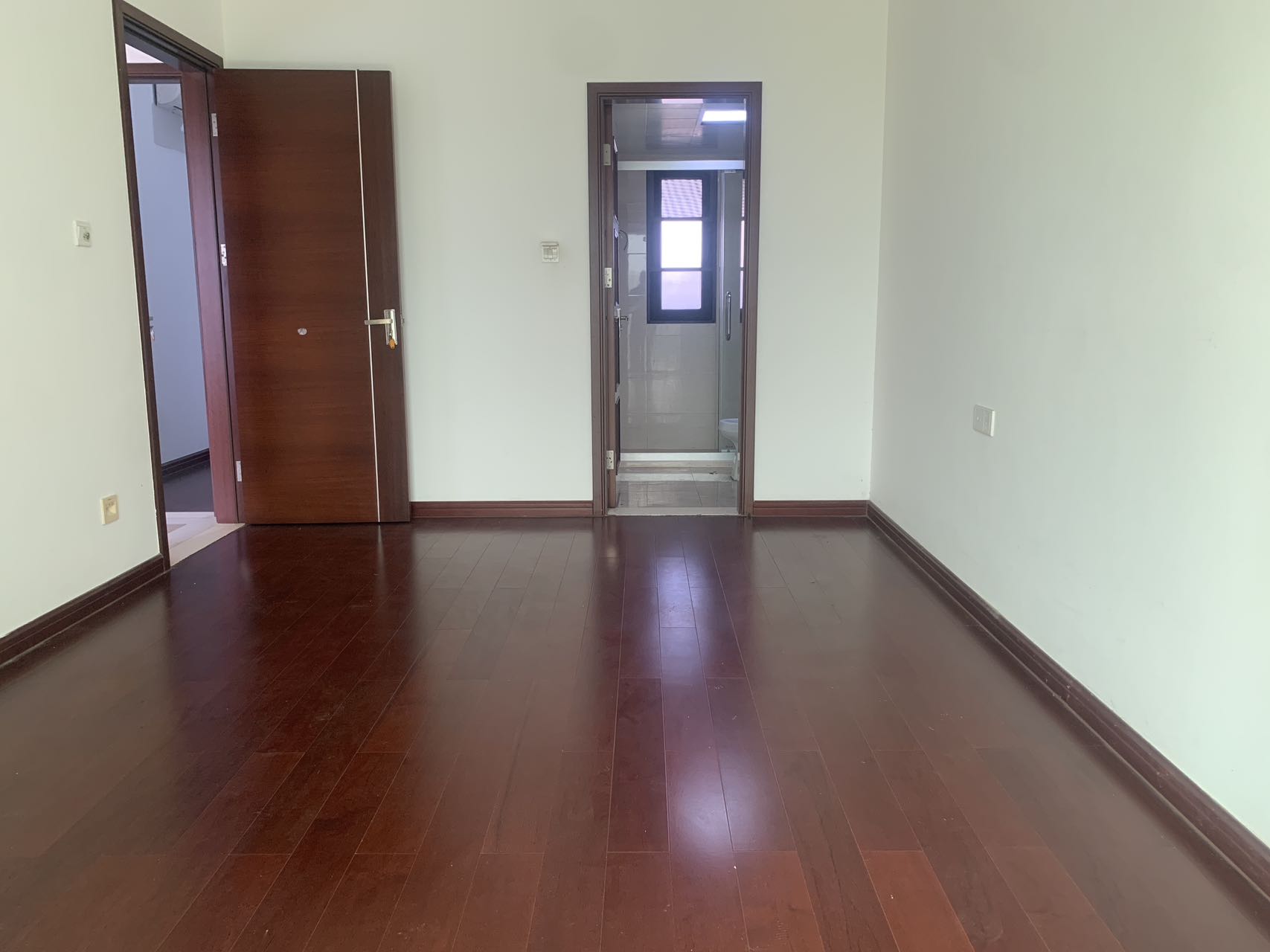 中海锦城  3室2厅2卫    158.0万 中海锦城  3室2厅2卫    158.0万客厅