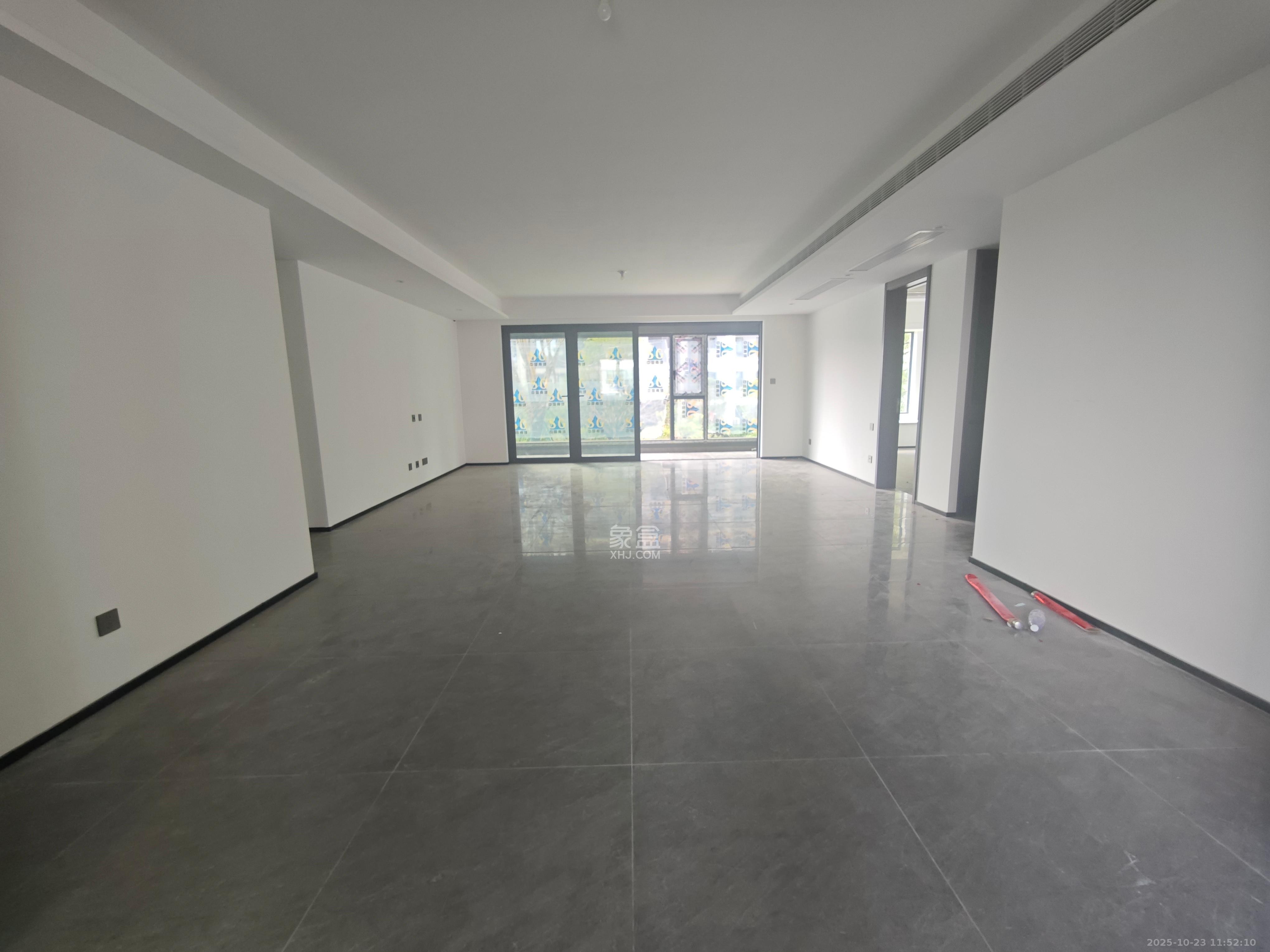 万科松湖天地 4室2厅3卫 8000.0元/月 万科松湖天地 4室2厅3卫 8000.0元/月室内图