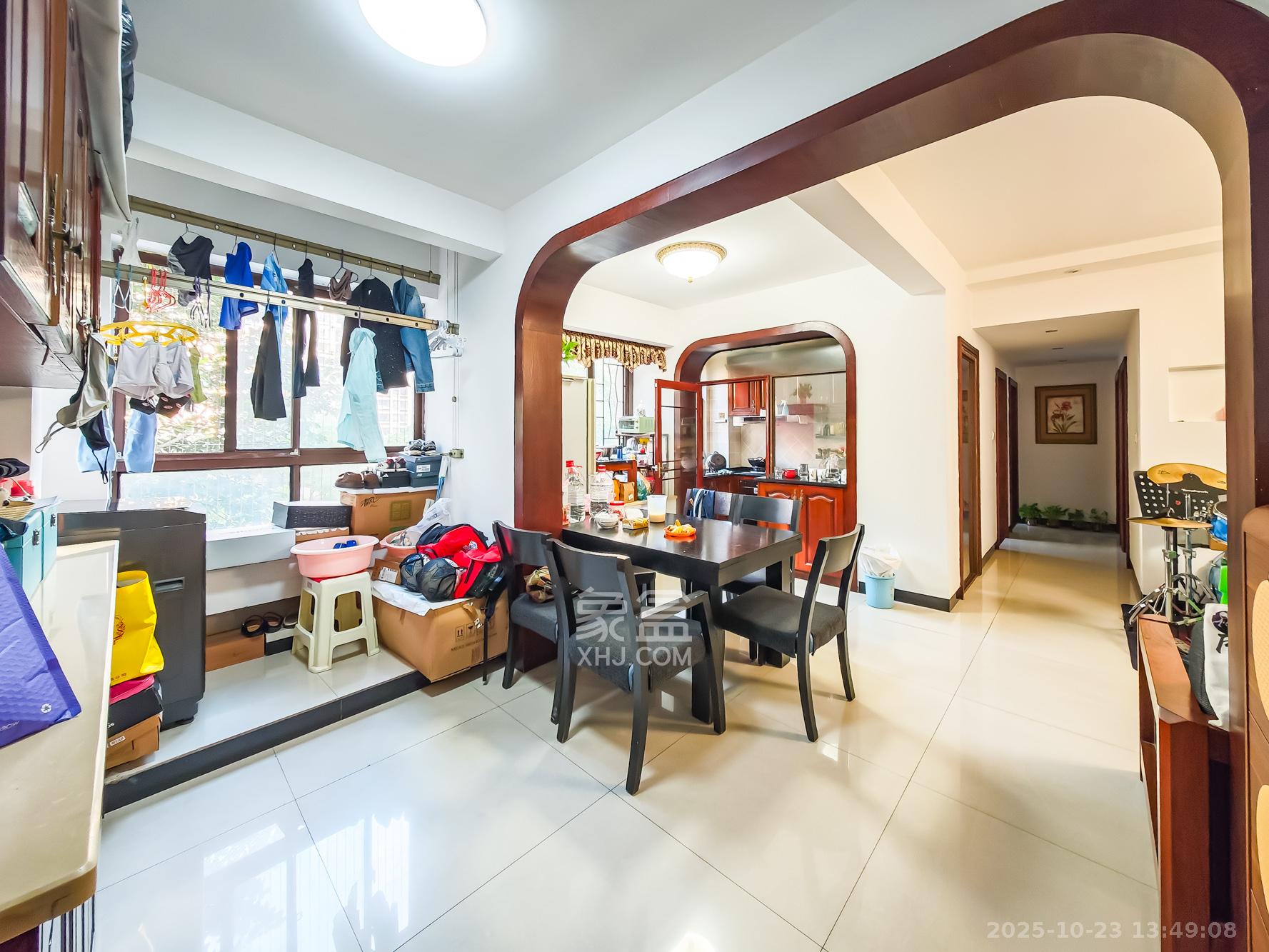 山语城二期  3室2厅1卫    68.0万客厅