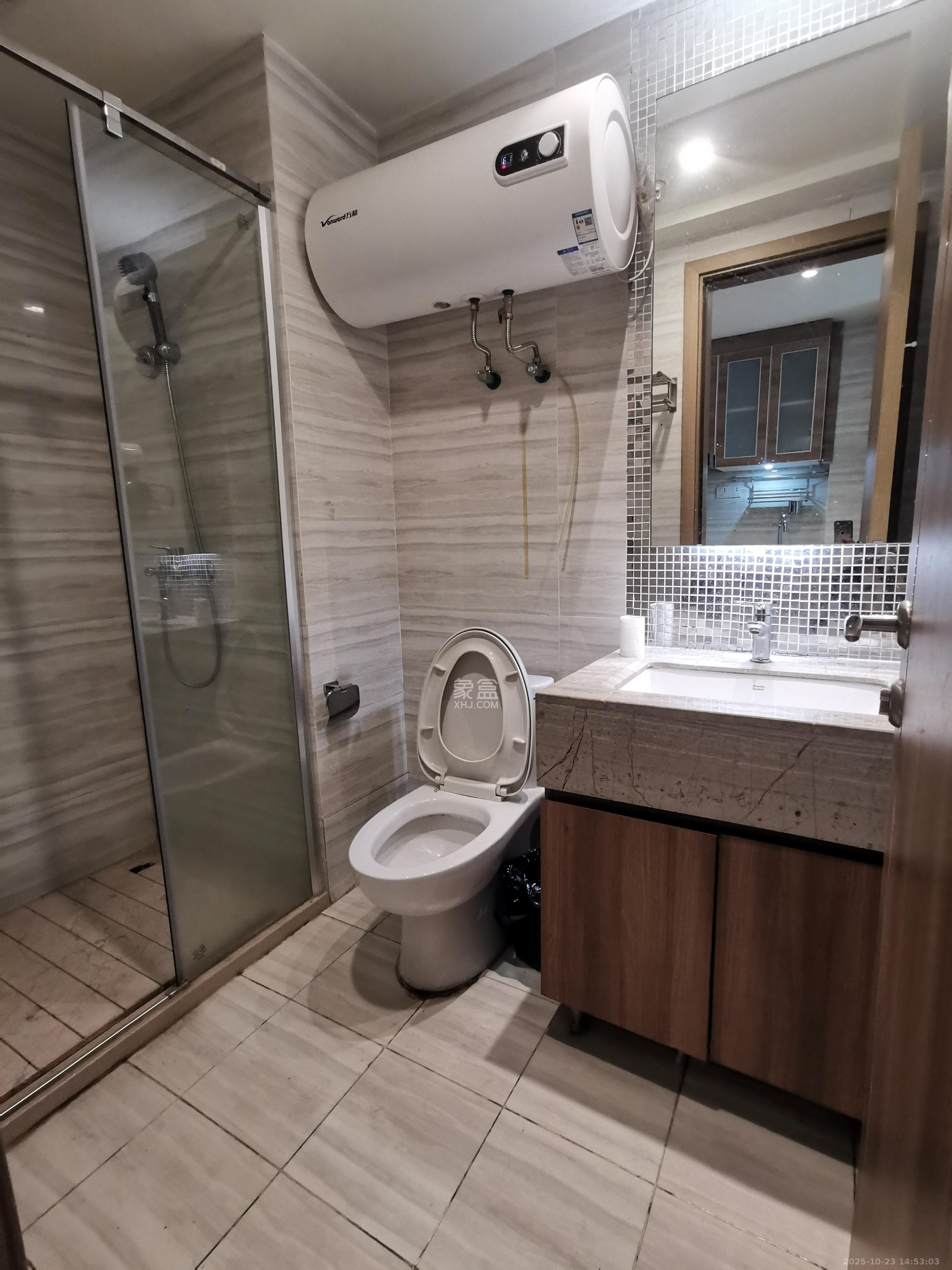 恒大国际广场  1室1厅1卫    1600.0元/月 恒大国际广场  1室1厅1卫    1600.0元/月室内图