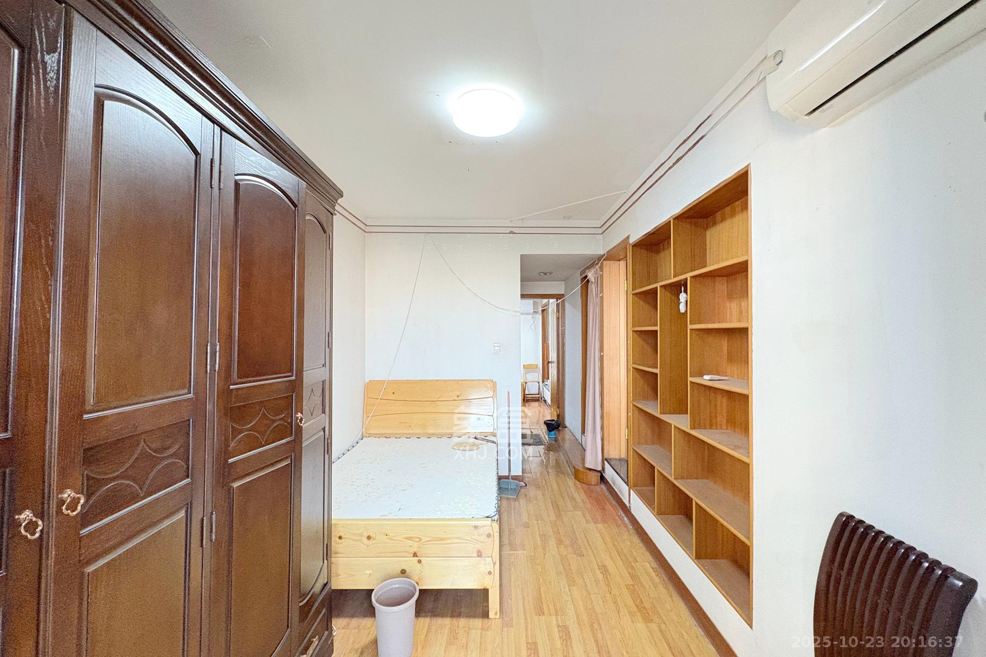 香格里嘉园  4室2厅2卫    88.0万卧室