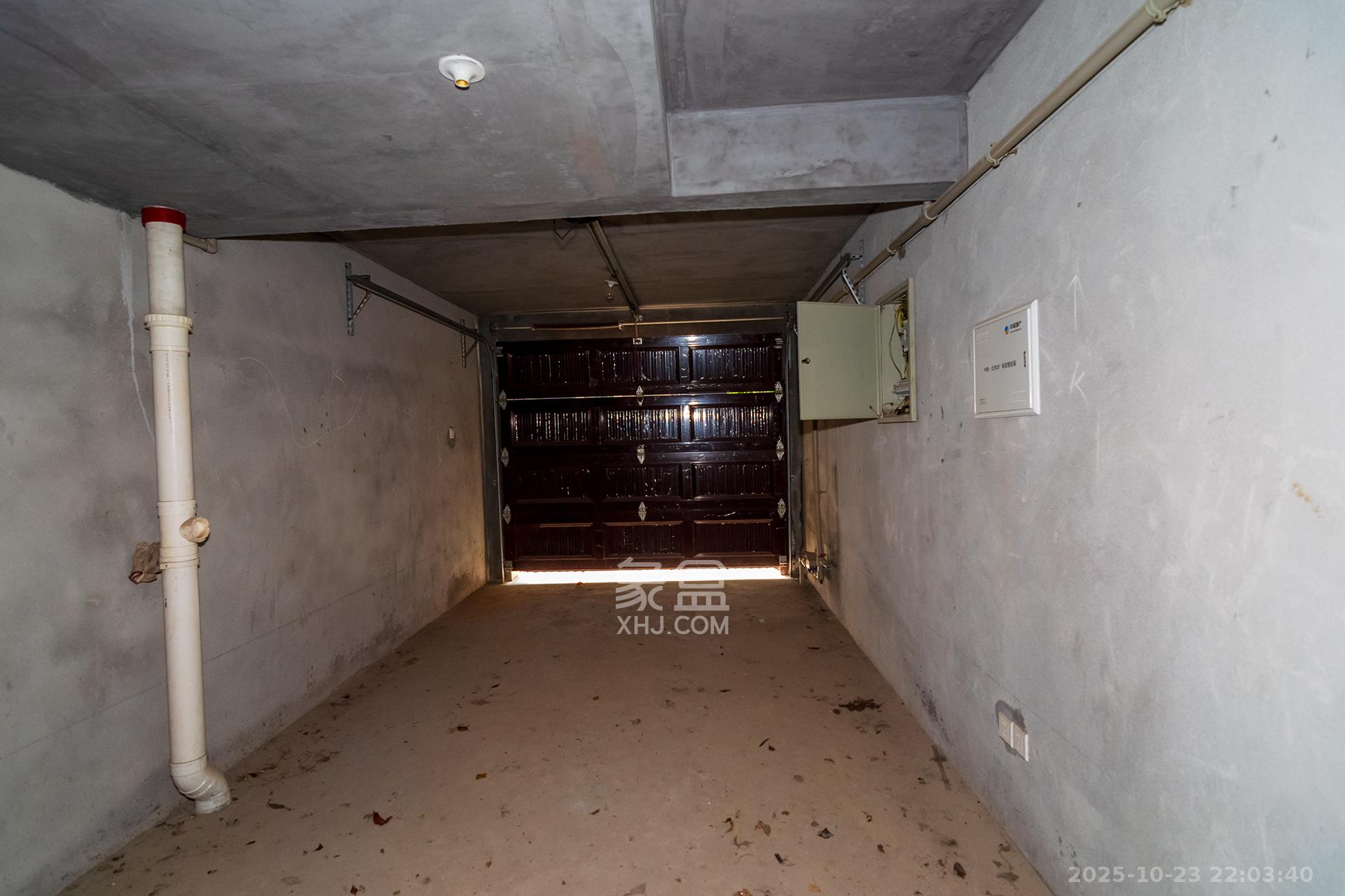 中粮北纬28°别墅  6室2厅4卫    528.0万其他