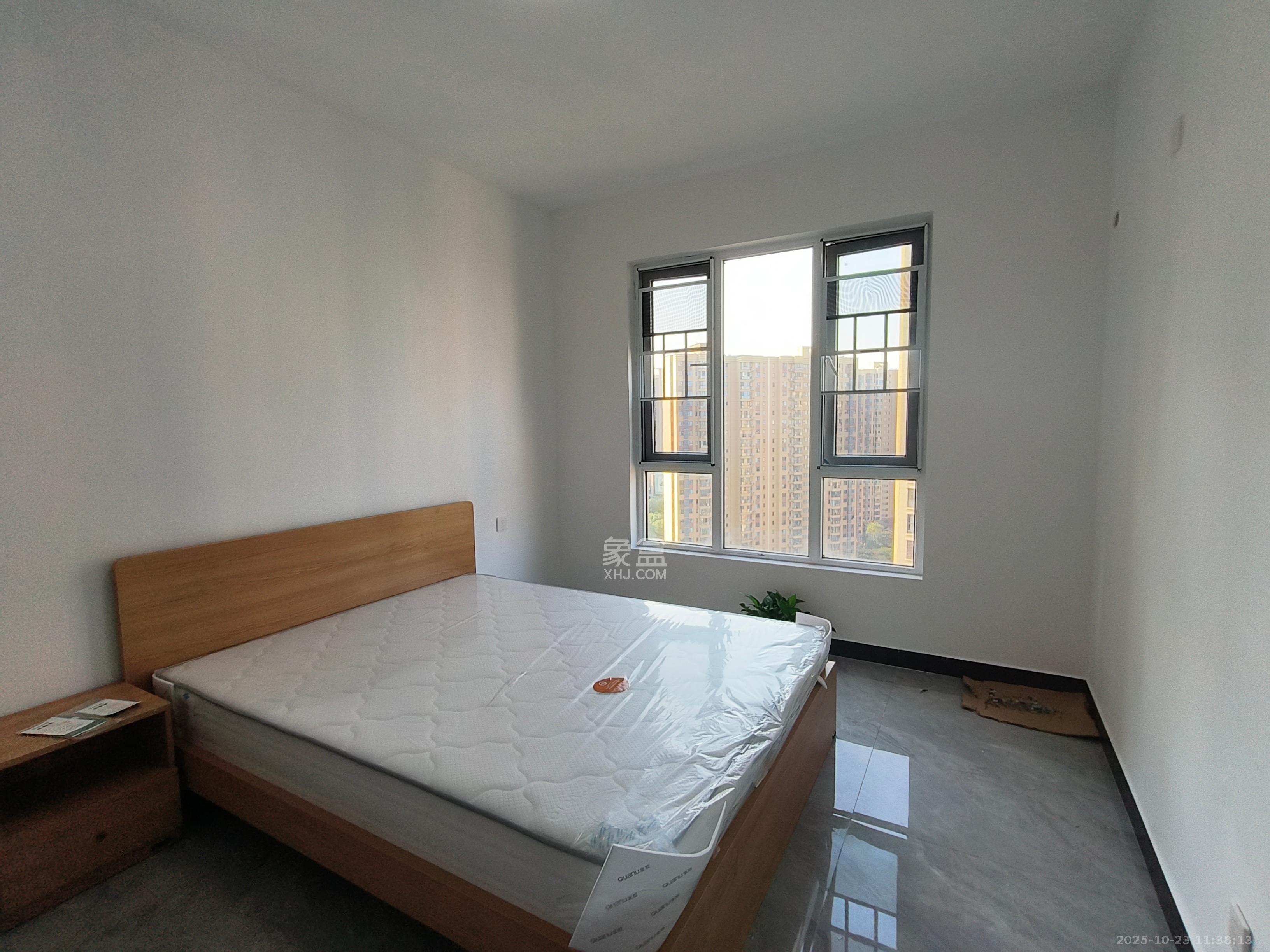 绿地新都会  3室2厅1卫    2100.0元/月室内图