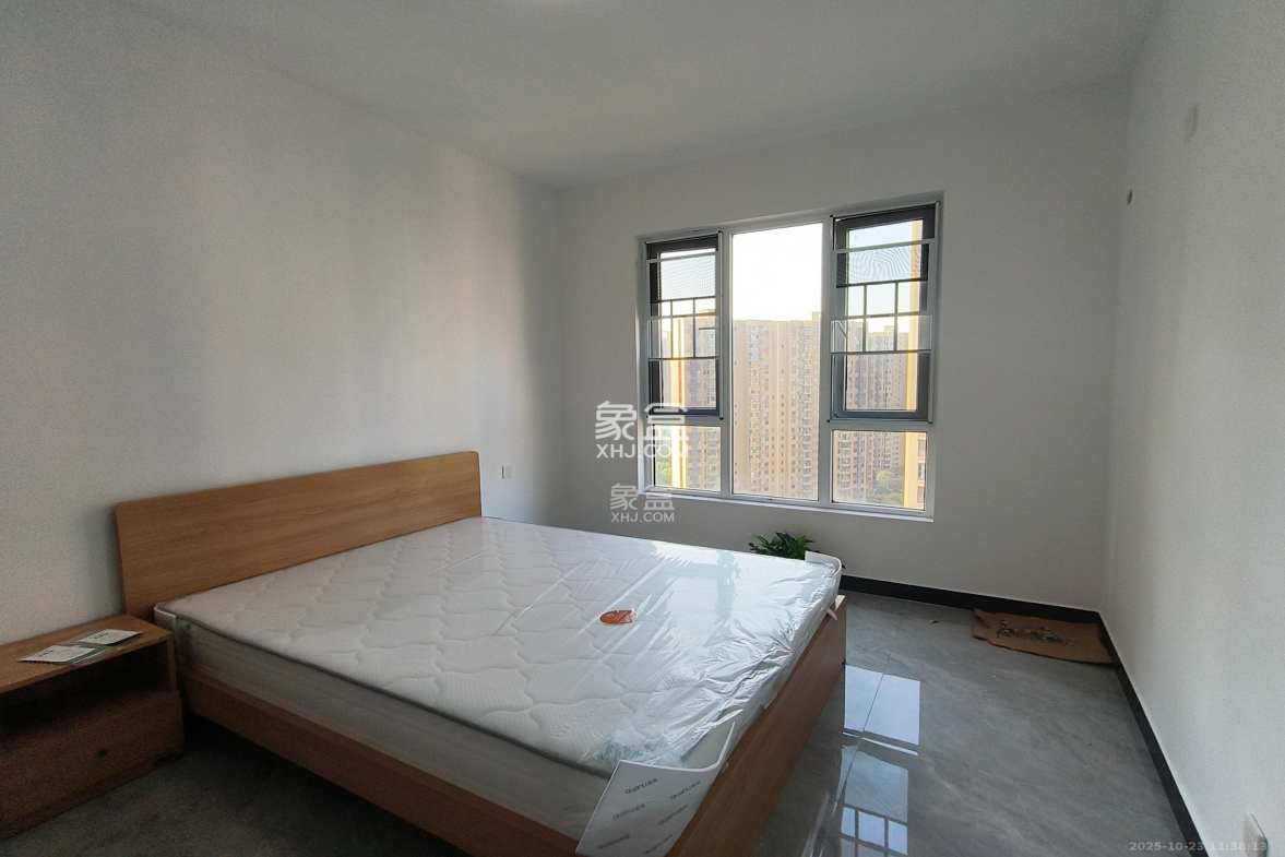 绿地新都会 3室2厅1卫 2100.0元/月 绿地新都会 3室2厅1卫 2100.0元/月室内图