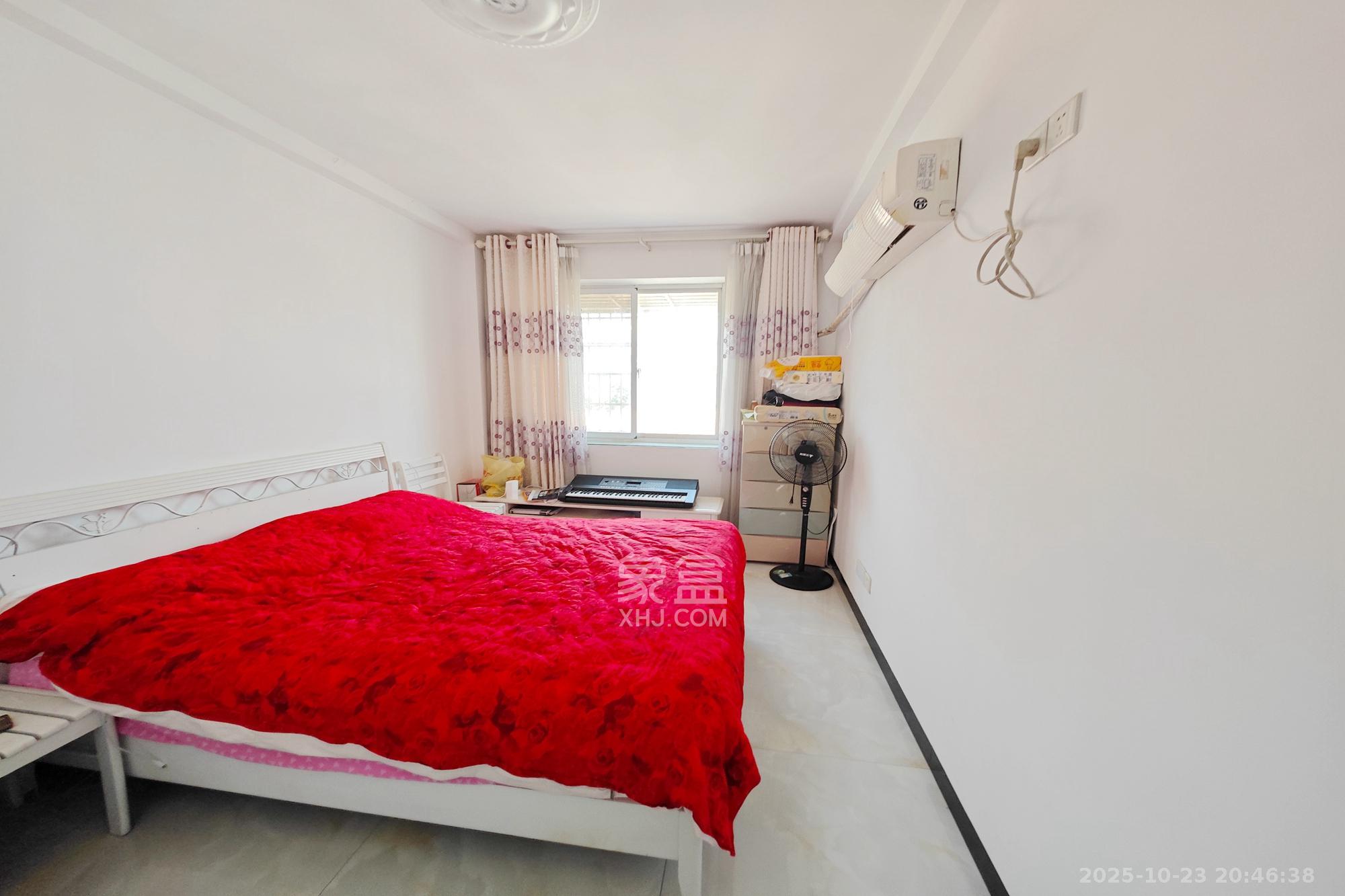 怡景民居  3室2厅2卫    65.0万卧室