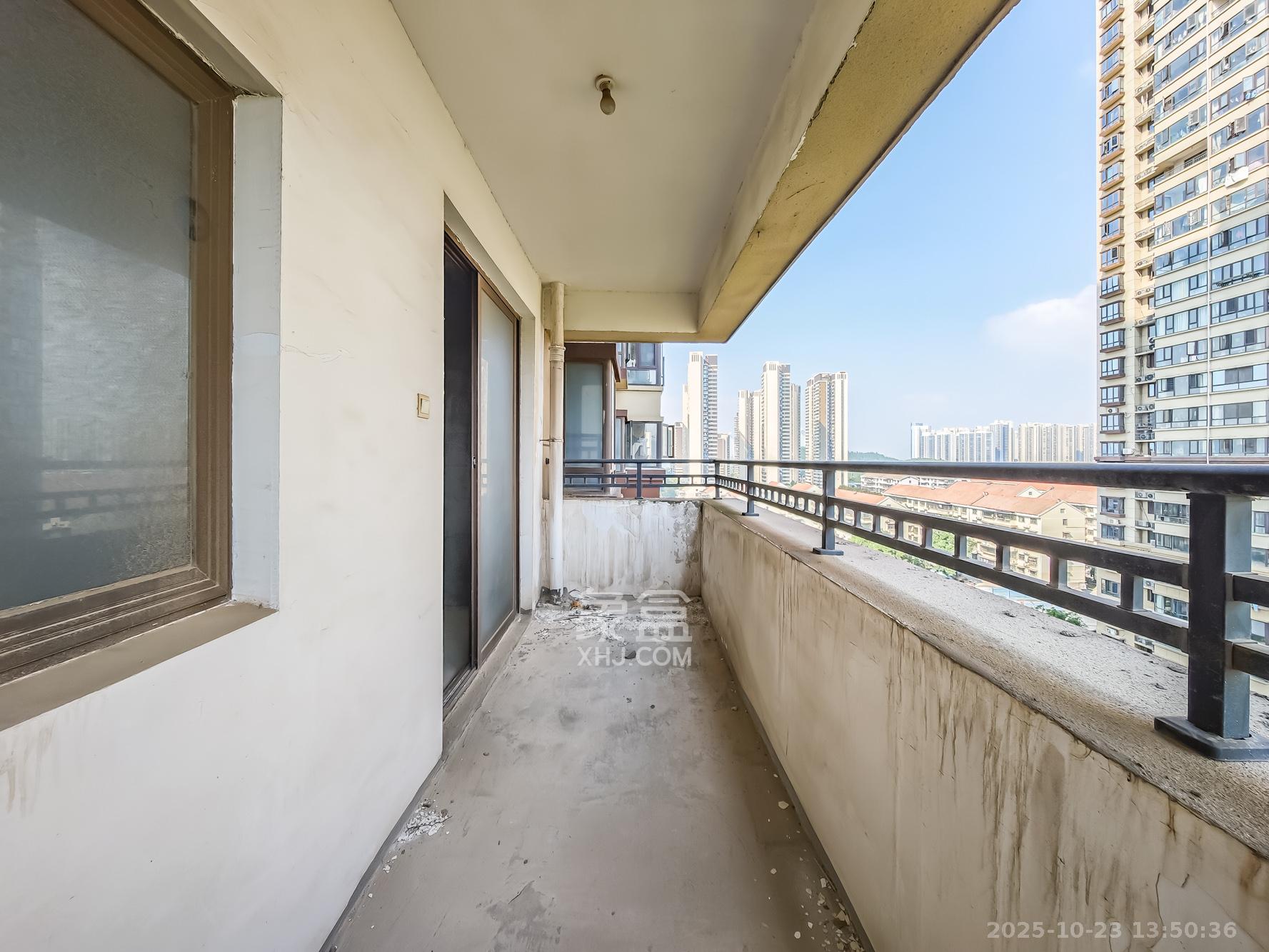 山语城三期  3室2厅2卫    88.0万 山语城三期  3室2厅2卫    88.0万阳台