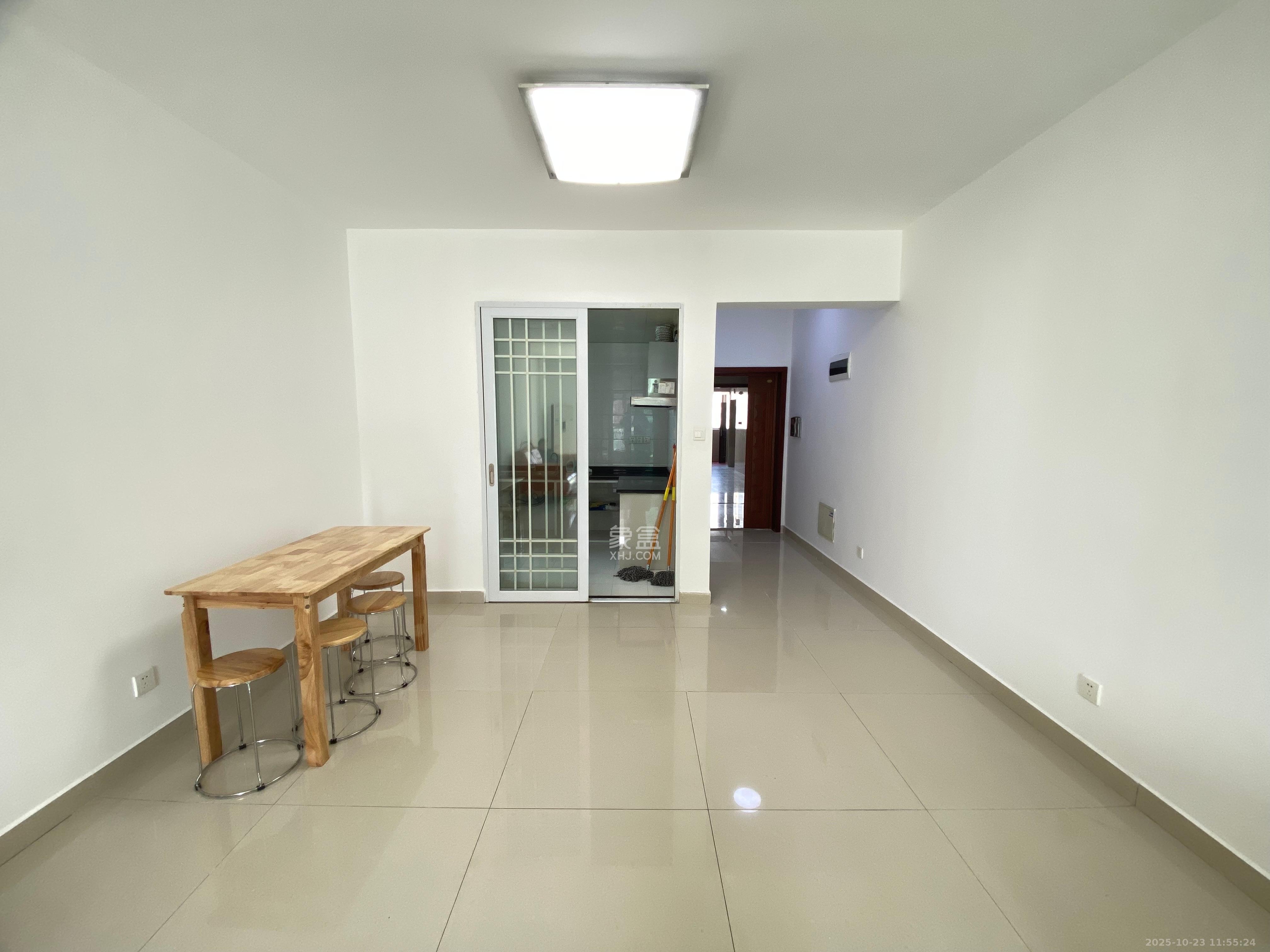 新城新世界一二三期  3室2厅1卫    2500.0元/月室内图