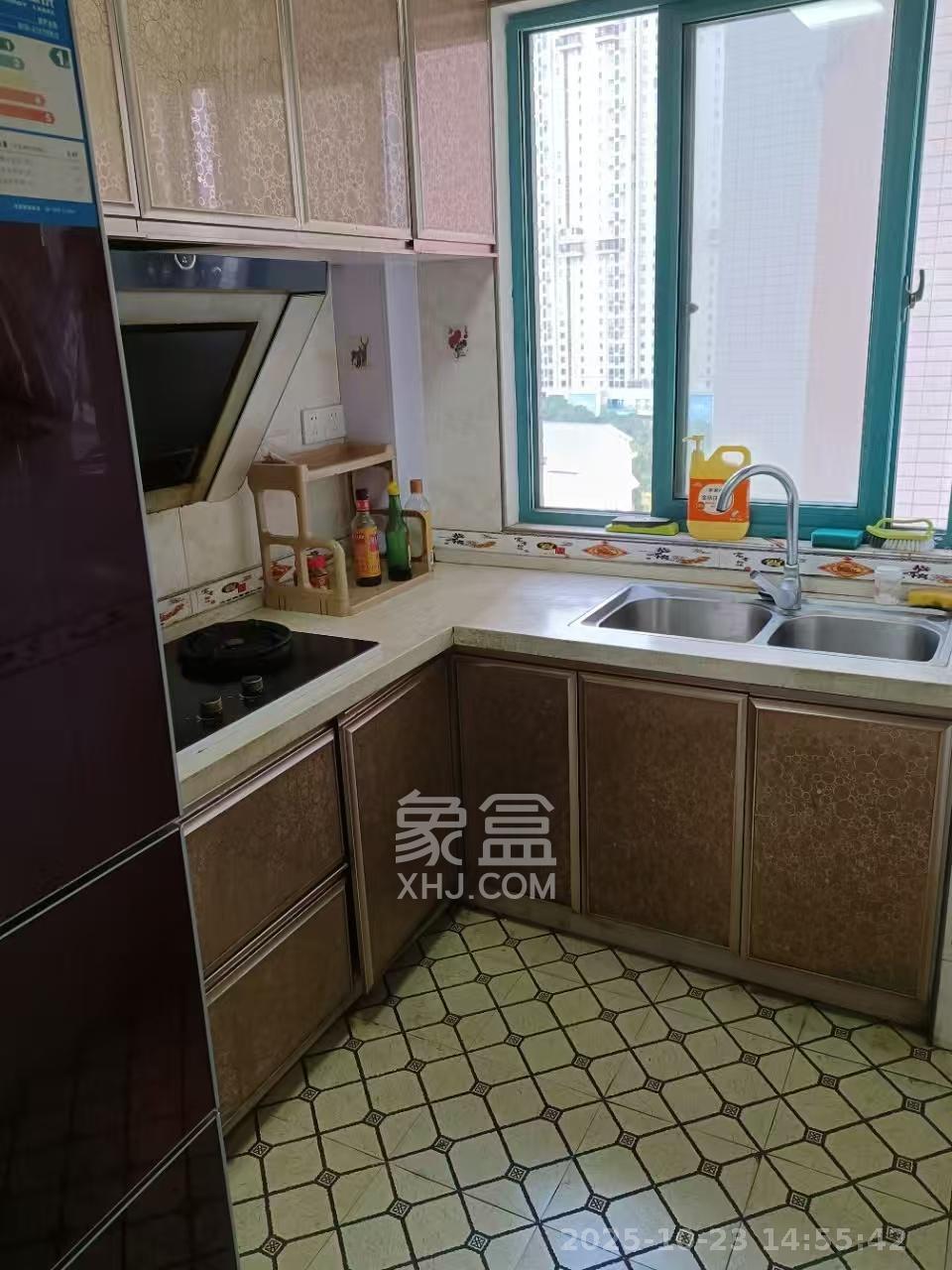 蝴蝶谷 3室2厅2卫 1800.0元/月 蝴蝶谷 3室2厅2卫 1800.0元/月室内图