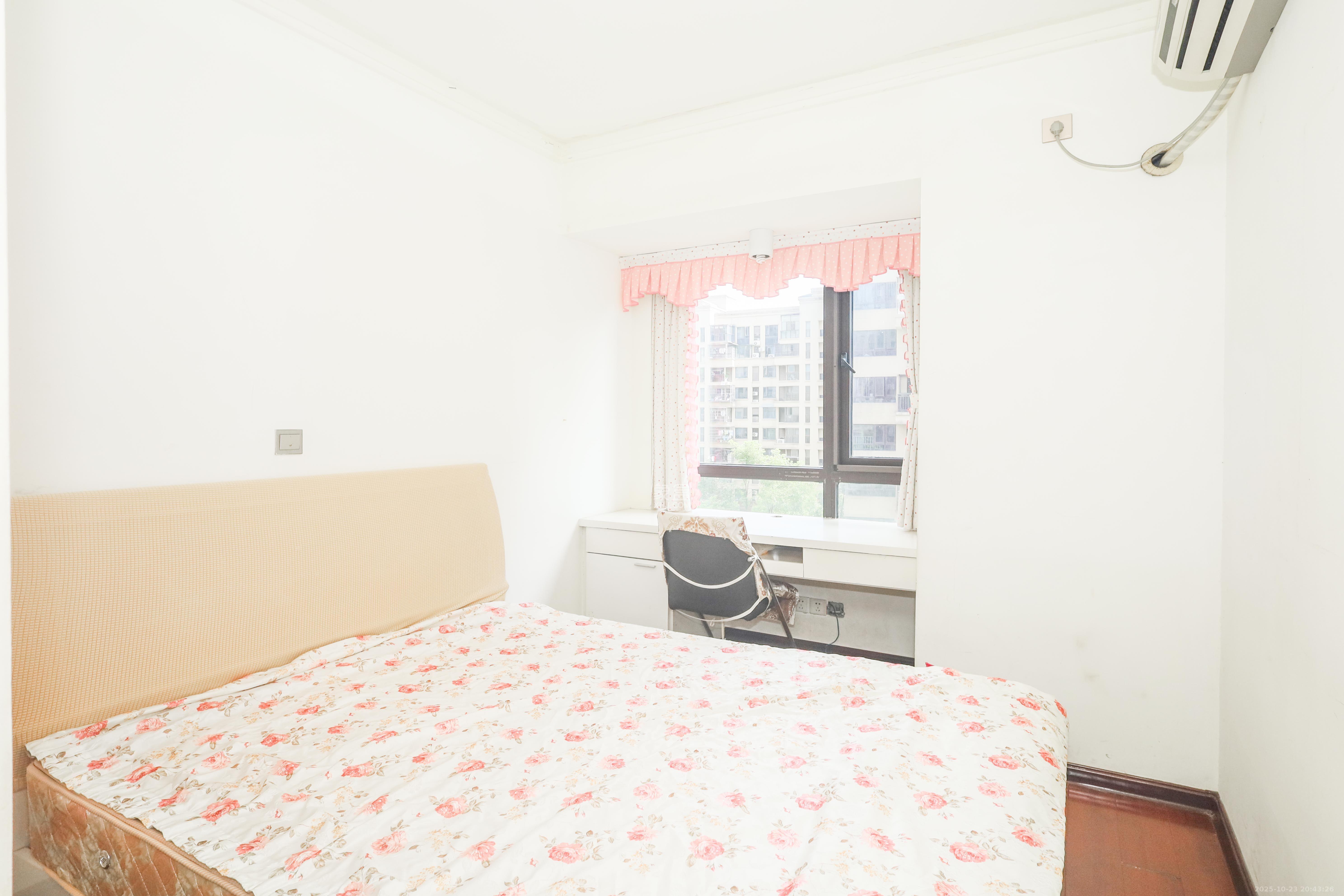 保利麓谷林语E区  3室2厅1卫    2400.0元/月室内图