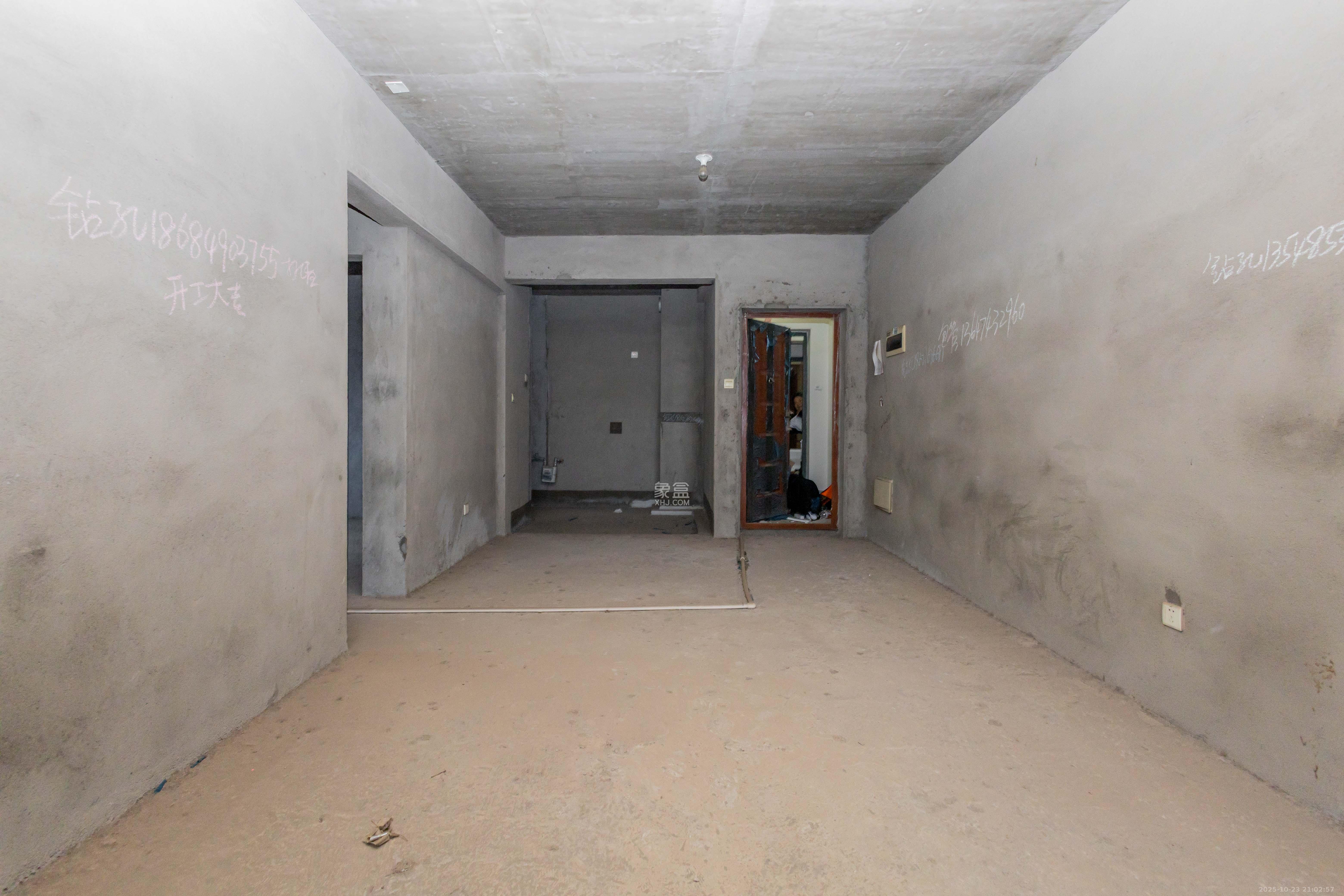 佳美紫郡 2室2厅1卫 39.8万 佳美紫郡 2室2厅1卫 39.8万客厅