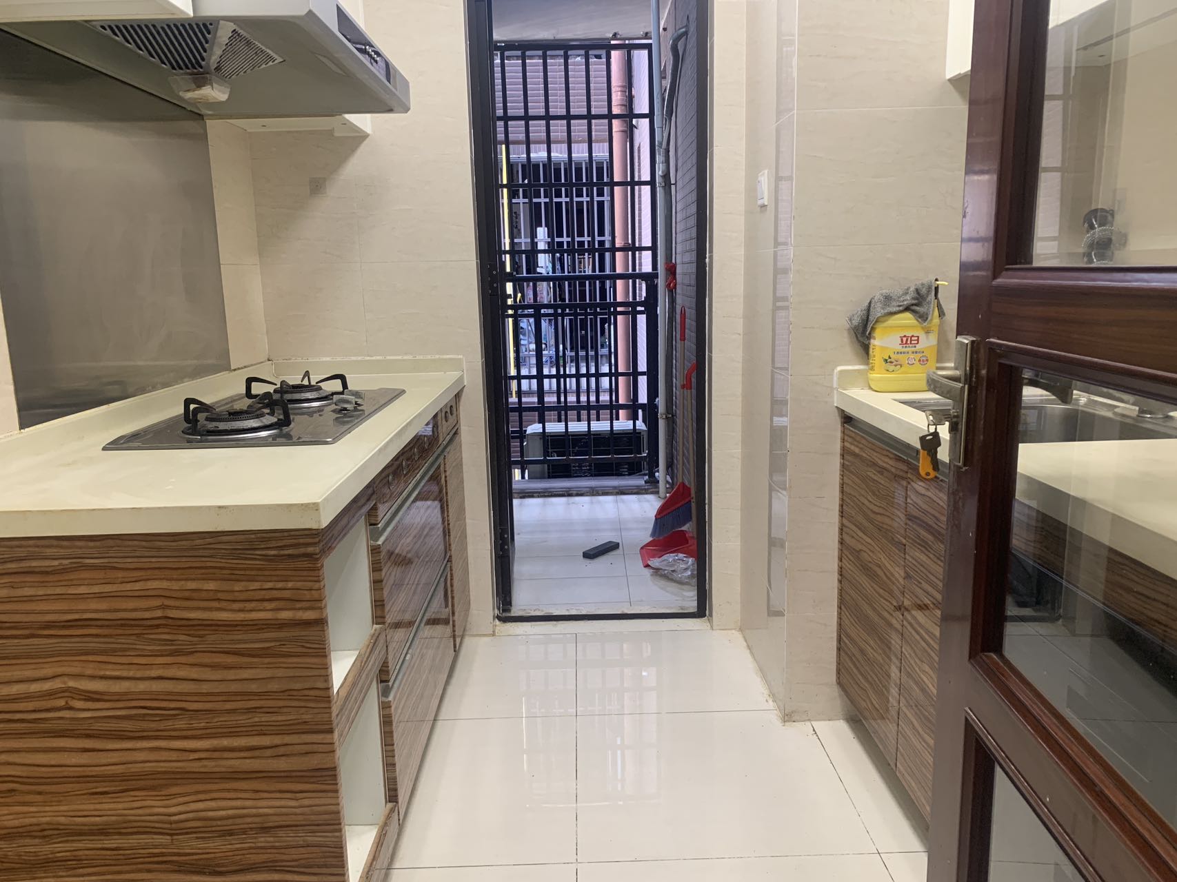 中海锦城  3室2厅2卫    158.0万 中海锦城  3室2厅2卫    158.0万客厅