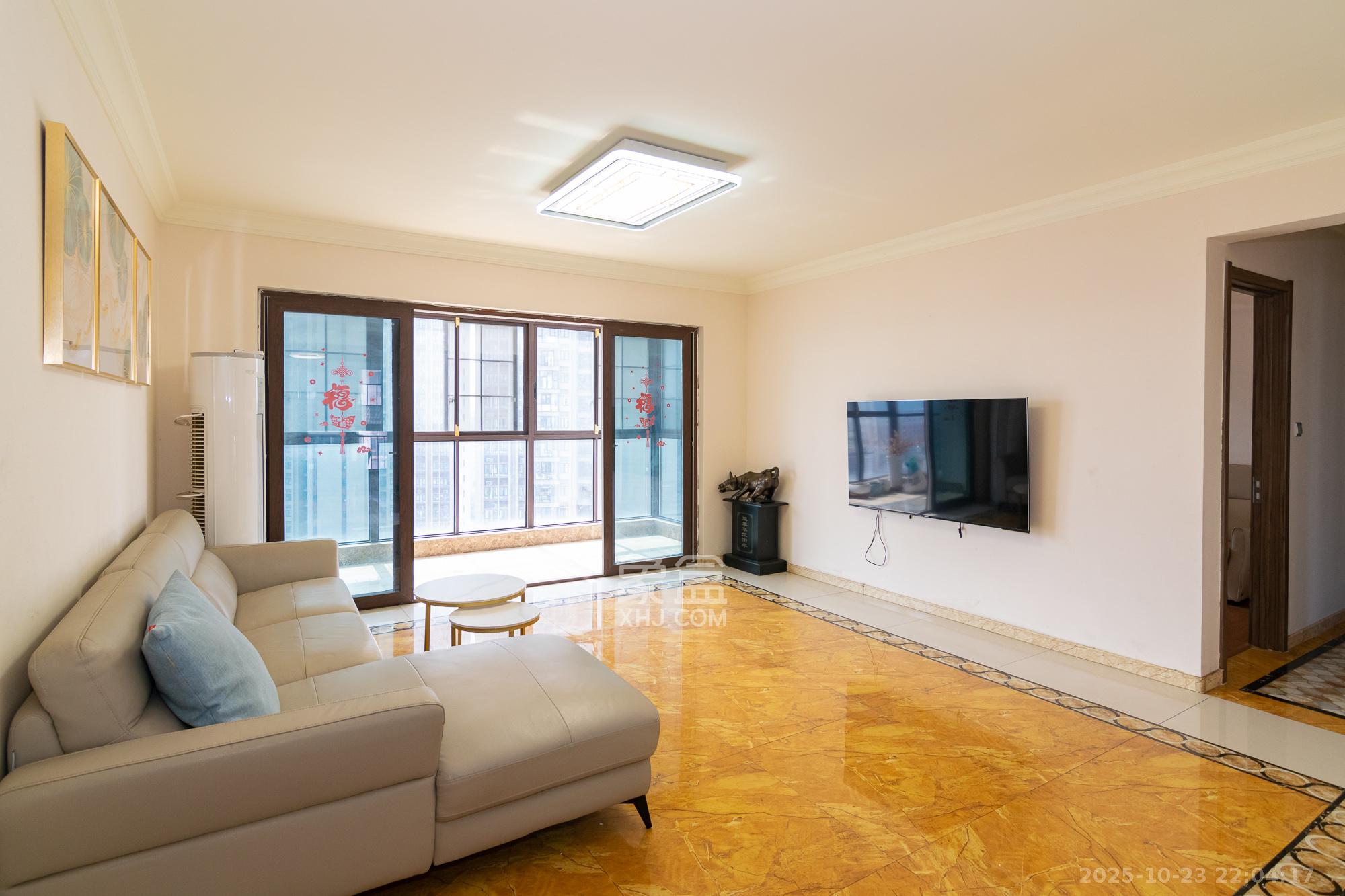 碧桂园高尔夫花园 4室2厅2卫 98.0万 碧桂园高尔夫花园 4室2厅2卫 98.0万客厅