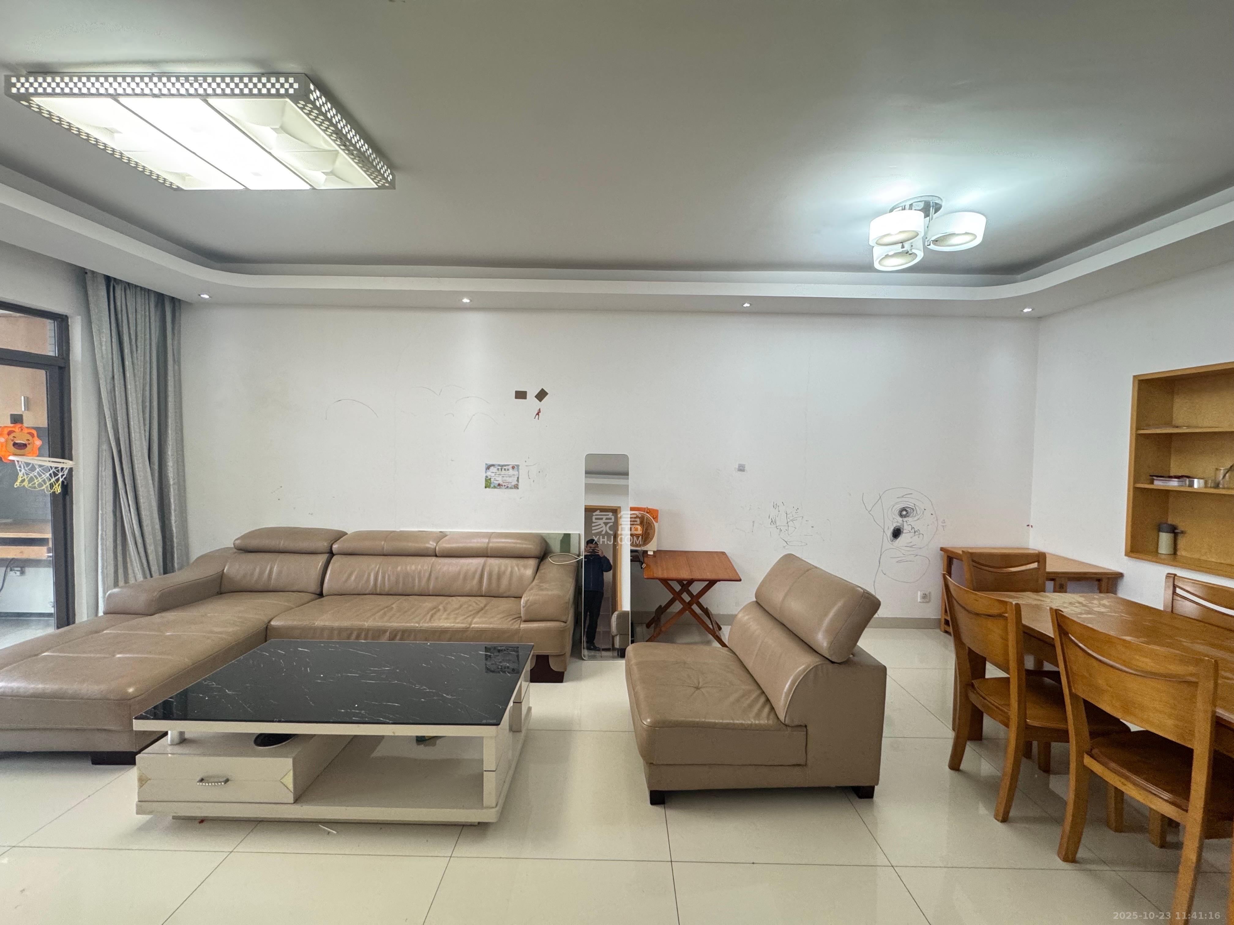 德庆水韵山城 1室2厅0卫 1800.0元/月 德庆水韵山城 1室2厅0卫 1800.0元/月室内图