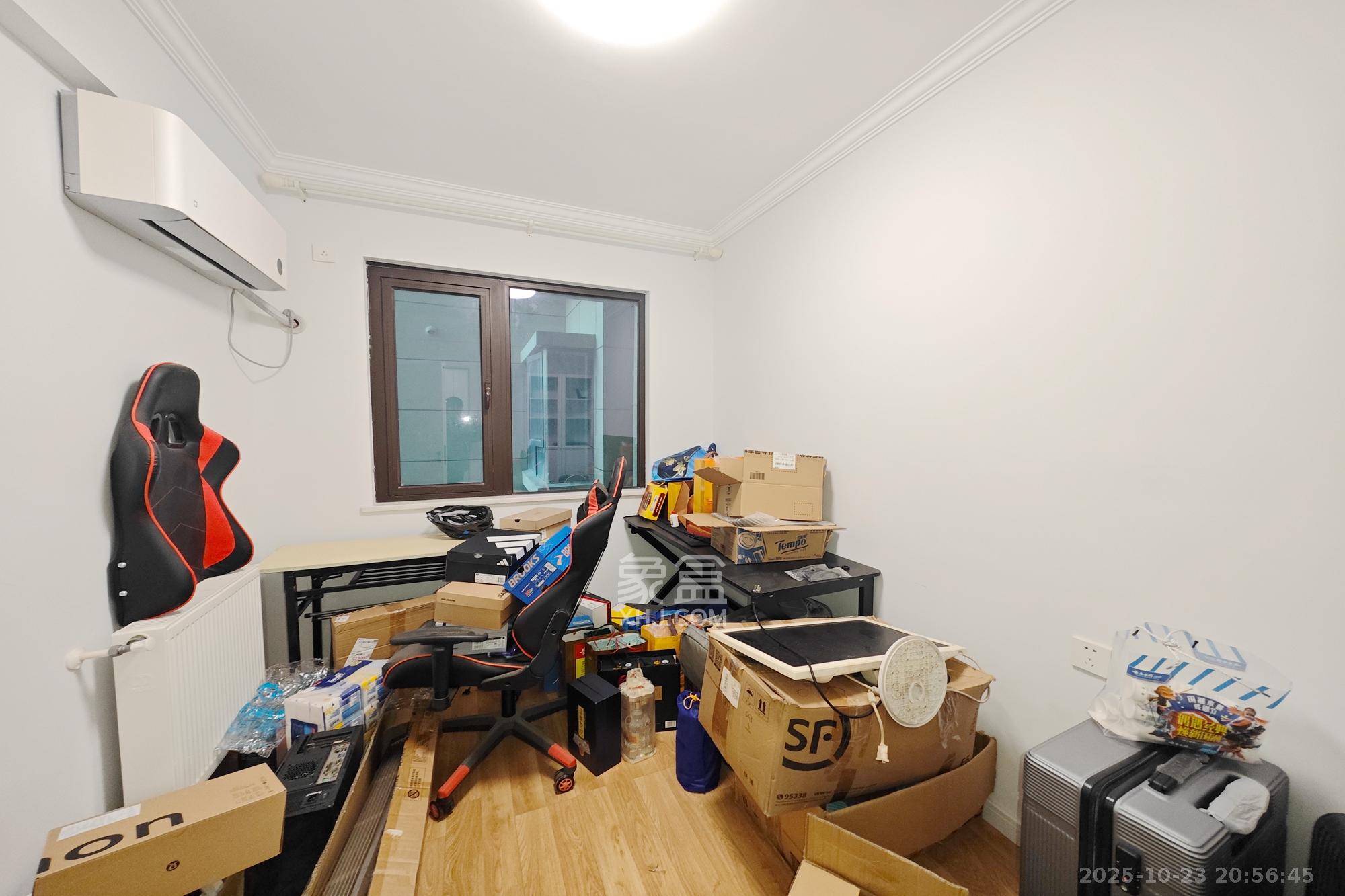 保利大都汇一期、二期  4室2厅1卫    155.0万卧室