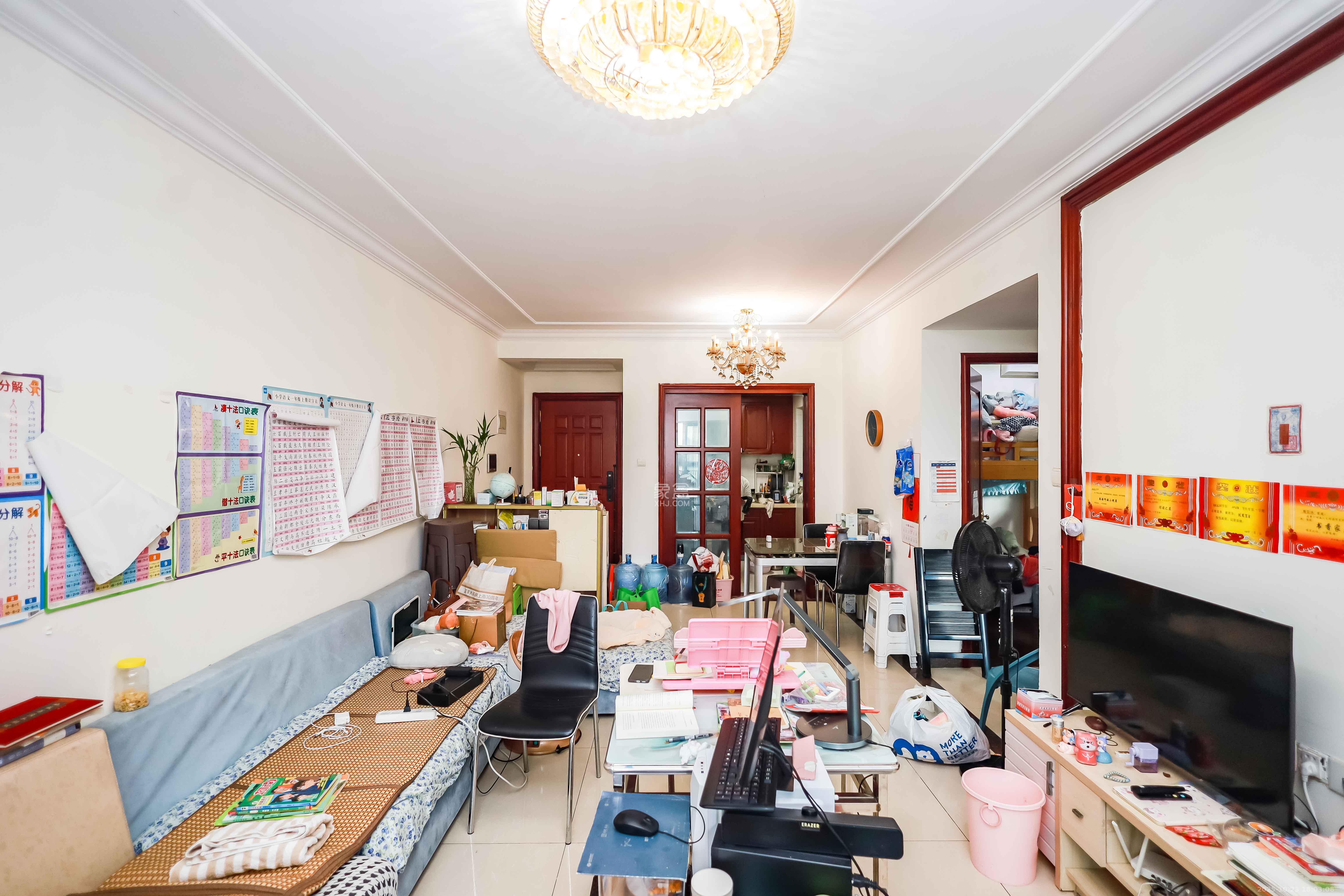 恒大华府 2室2厅1卫 102.0万 恒大华府 2室2厅1卫 102.0万客厅