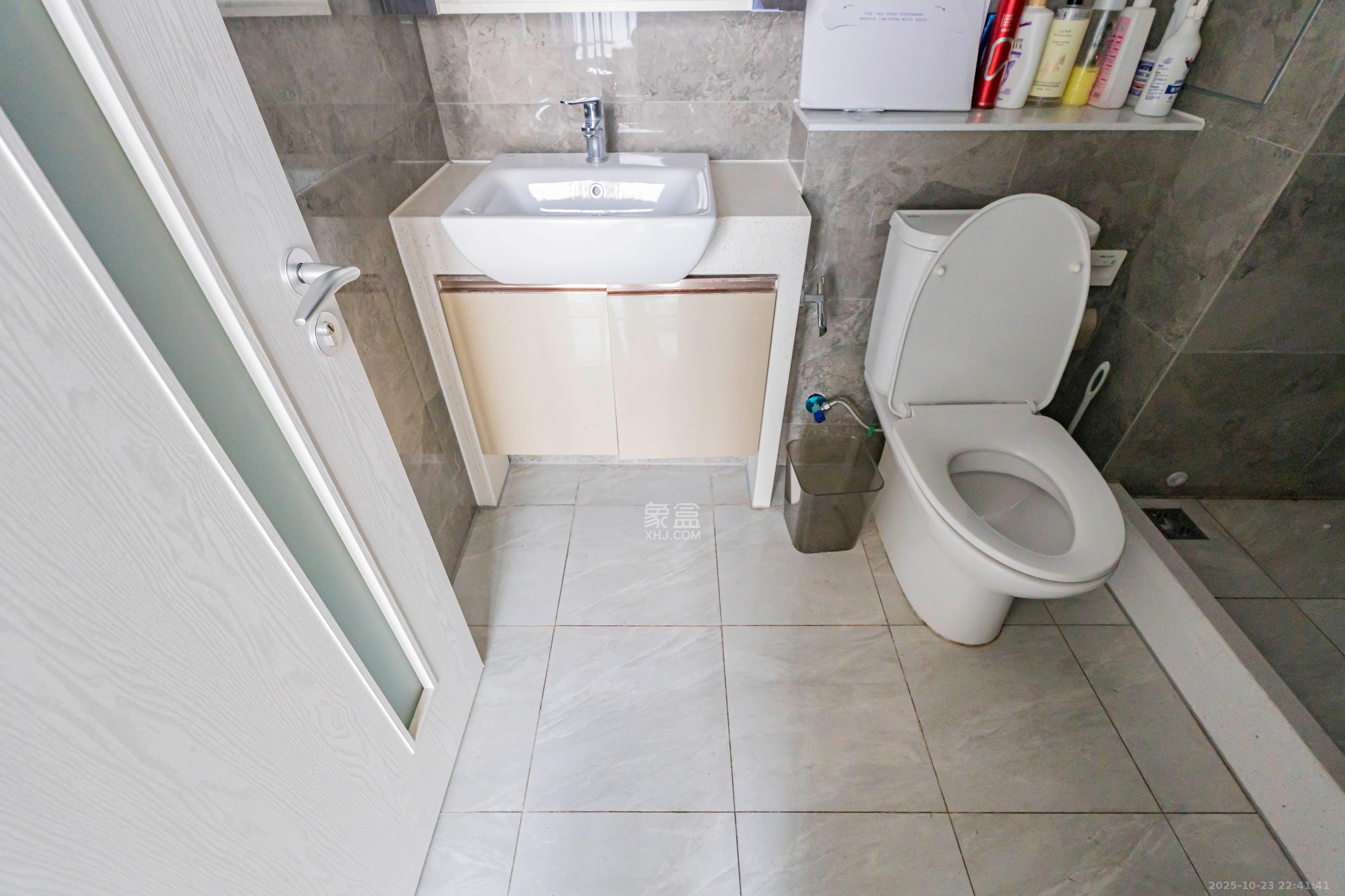 华远华时代  1室1厅1卫    100.0万 华远华时代  1室1厅1卫    100.0万卫生间