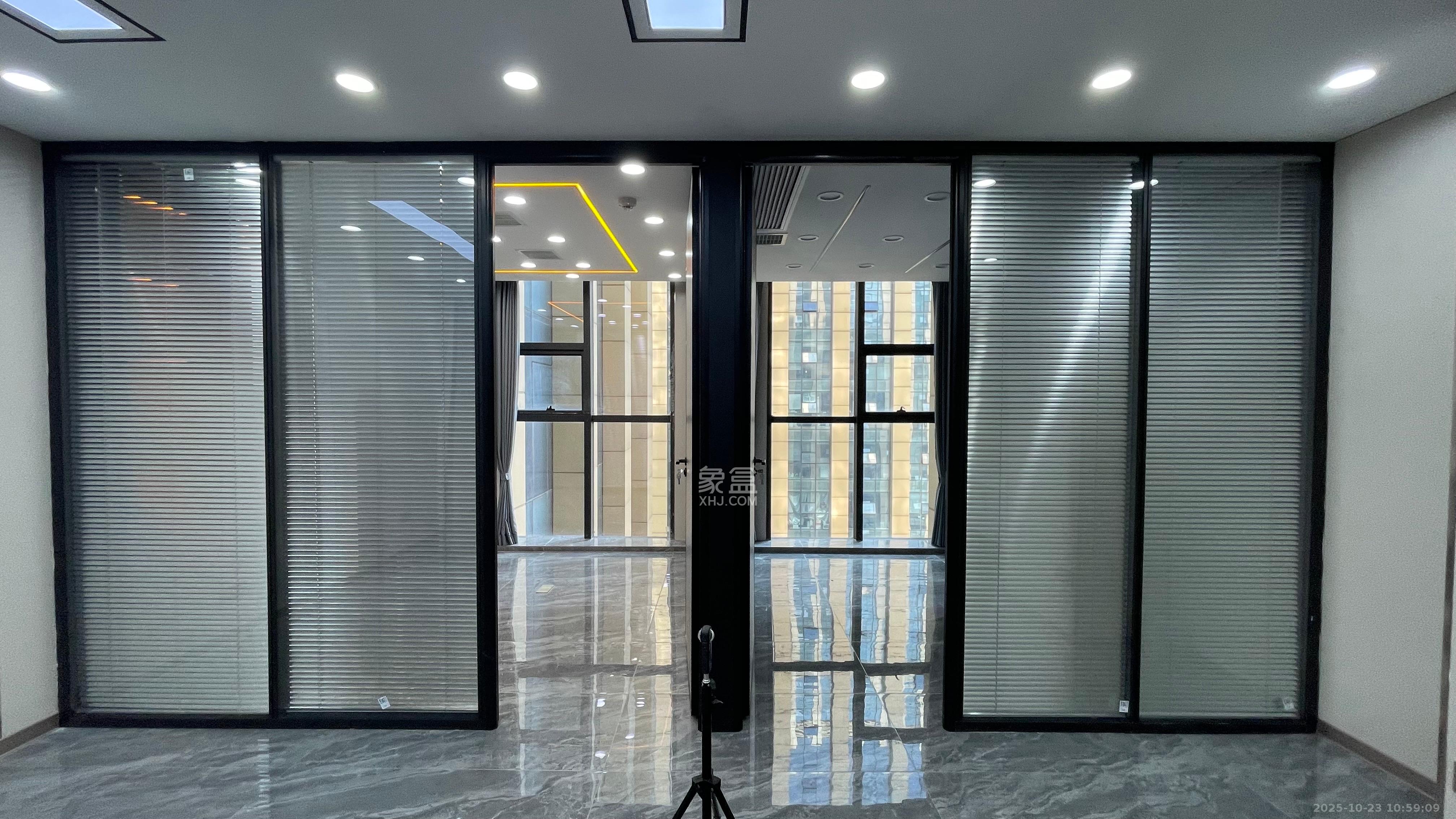 万坤图财富广场  1室1厅1卫    4000.0元/月 万坤图财富广场  1室1厅1卫    4000.0元/月室内图