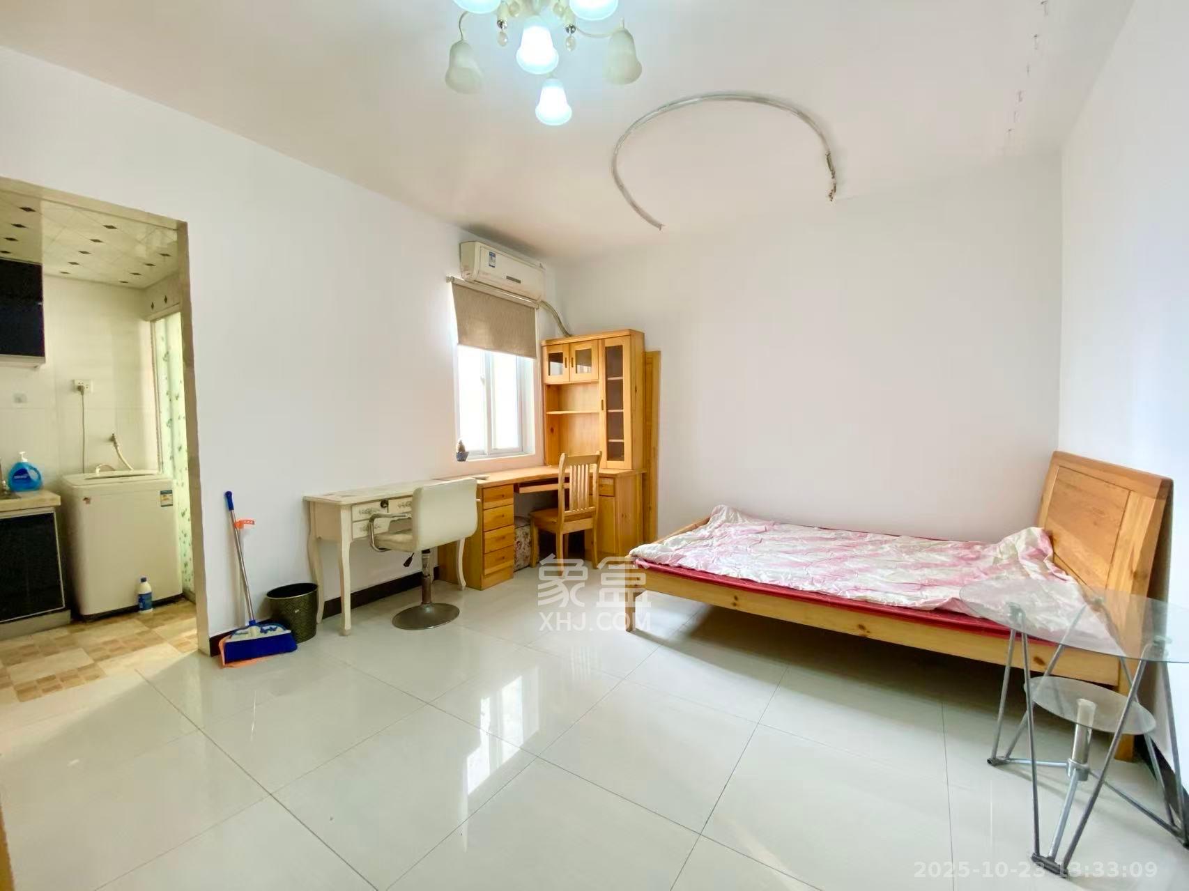 四方小区综合楼（四方嘉丽）  1室1厅1卫    1000.0元/月室内图