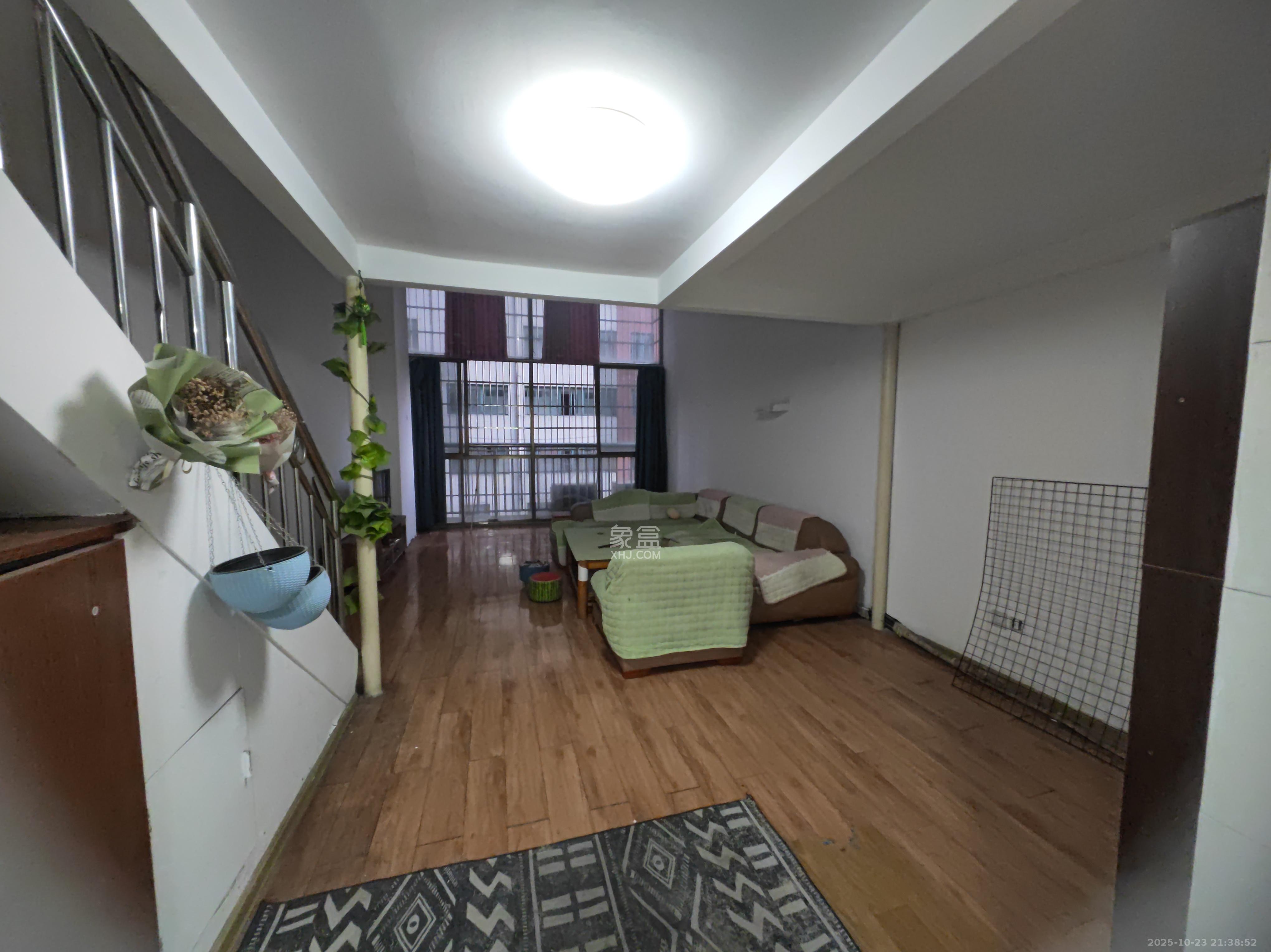 QQ生活馆  2室1厅1卫    2200.0元/月