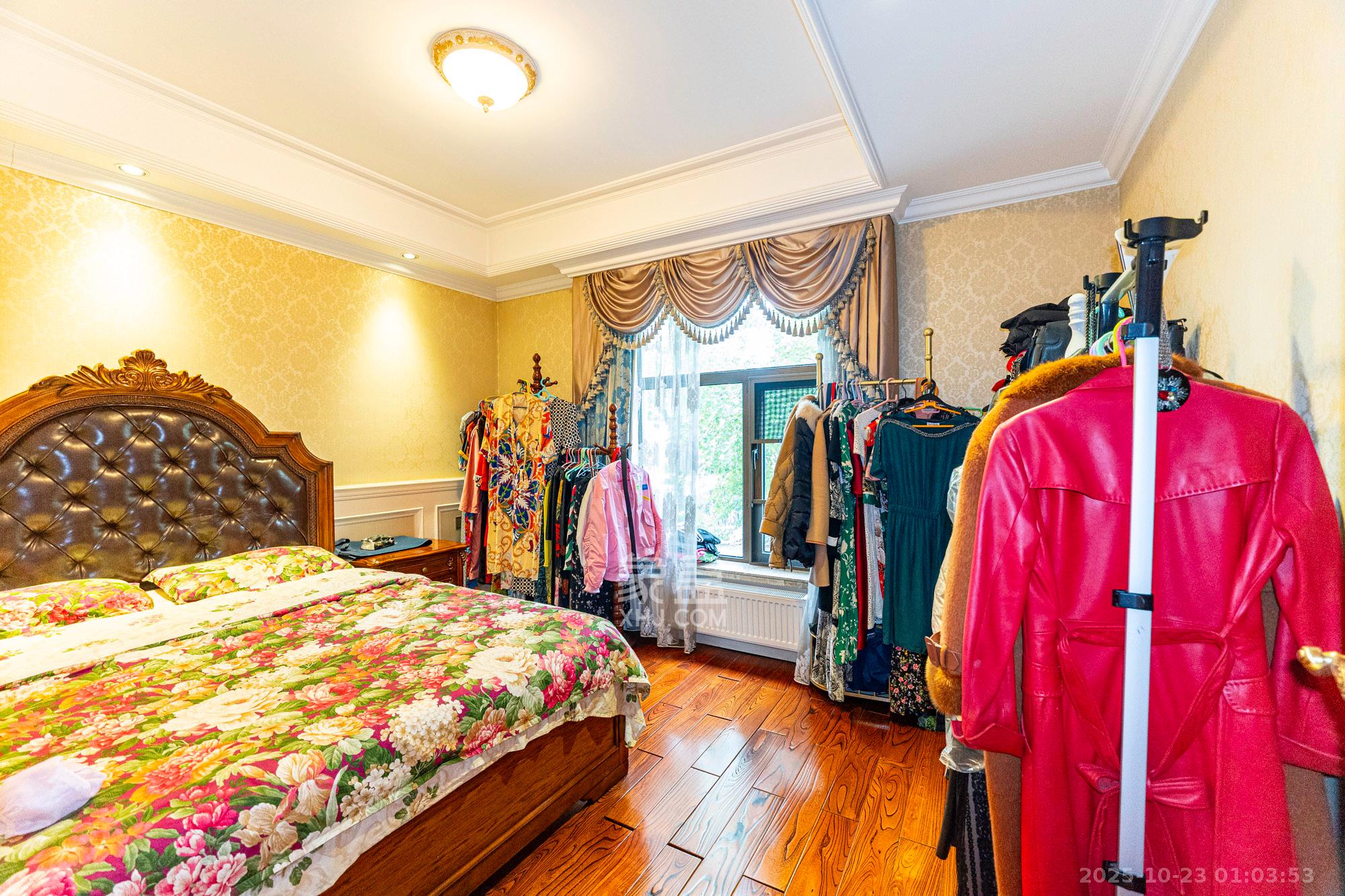 湘龙家园  8室3厅3卫    528.0万 湘龙家园  8室3厅3卫    528.0万卧室