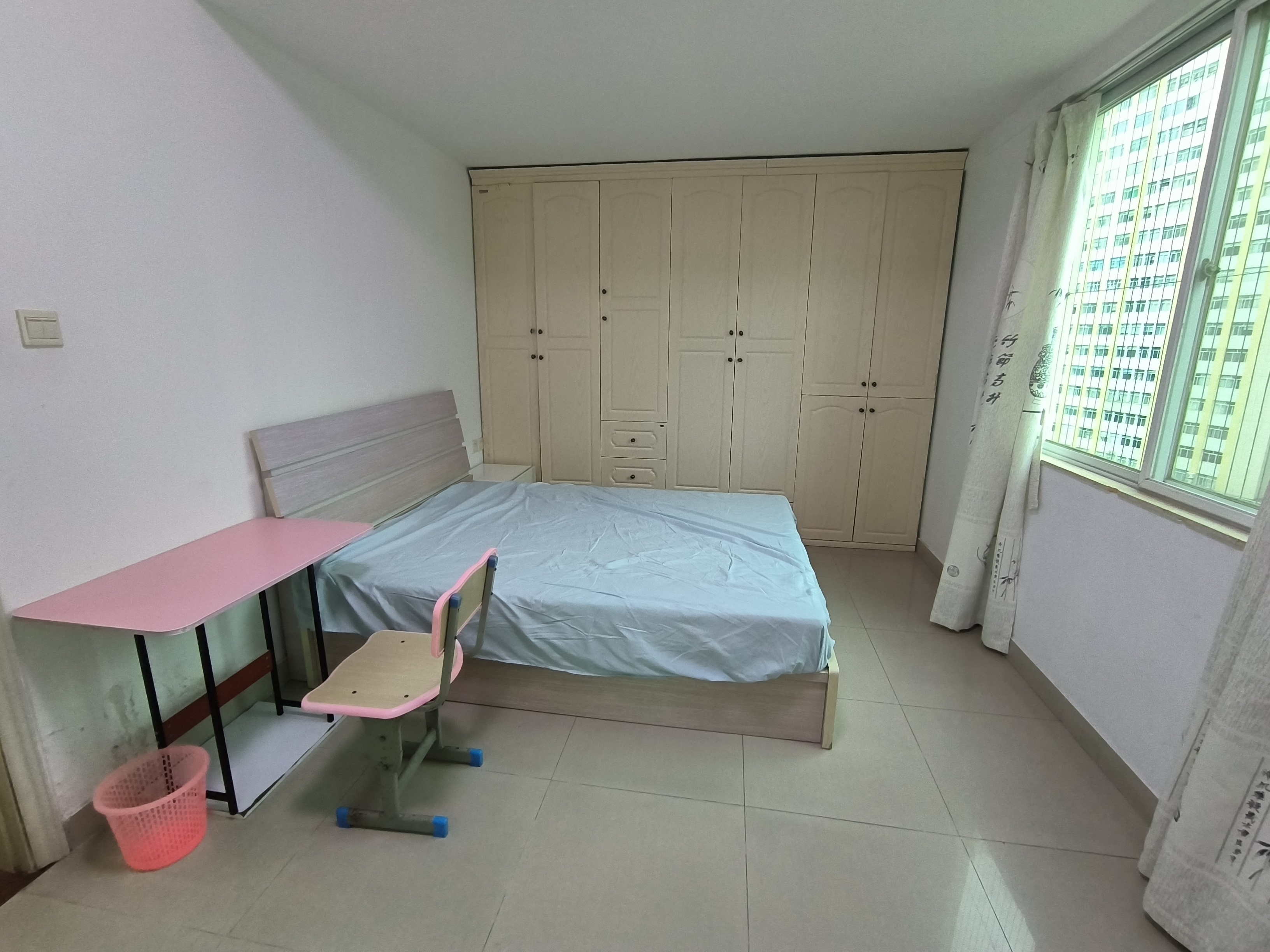 汇泰大厦  2室1厅1卫    130.0万客厅