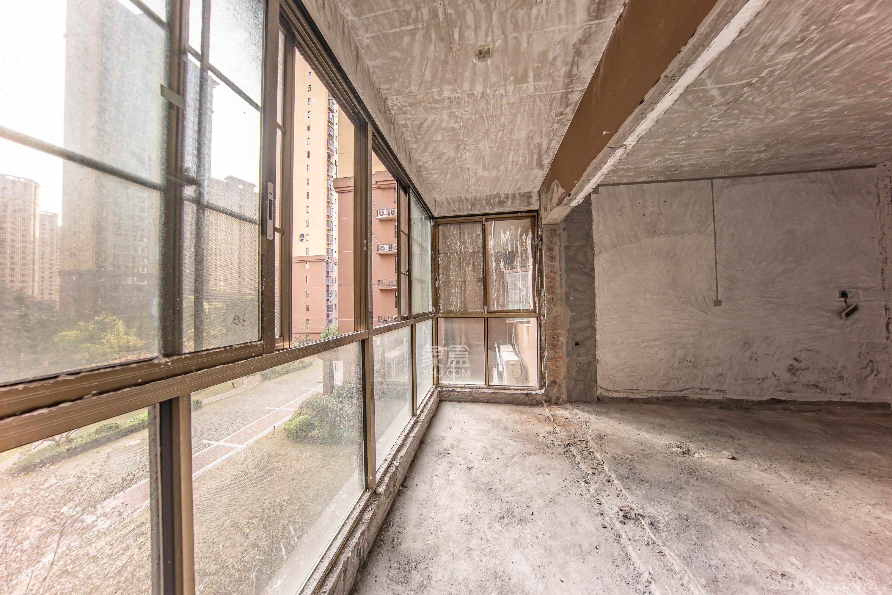 江山帝景哈佛  5室2厅2卫    103.8万阳台