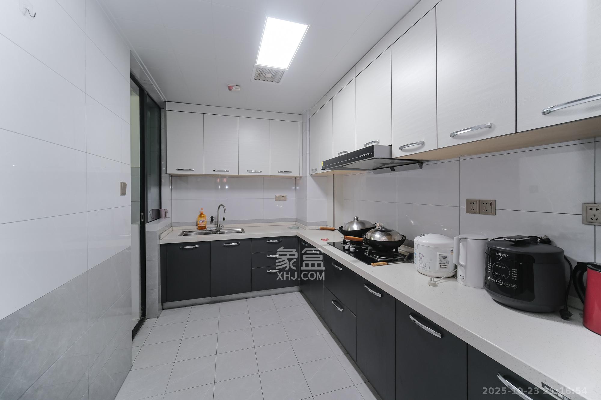 三一街区  3室2厅2卫    92.8万厨房