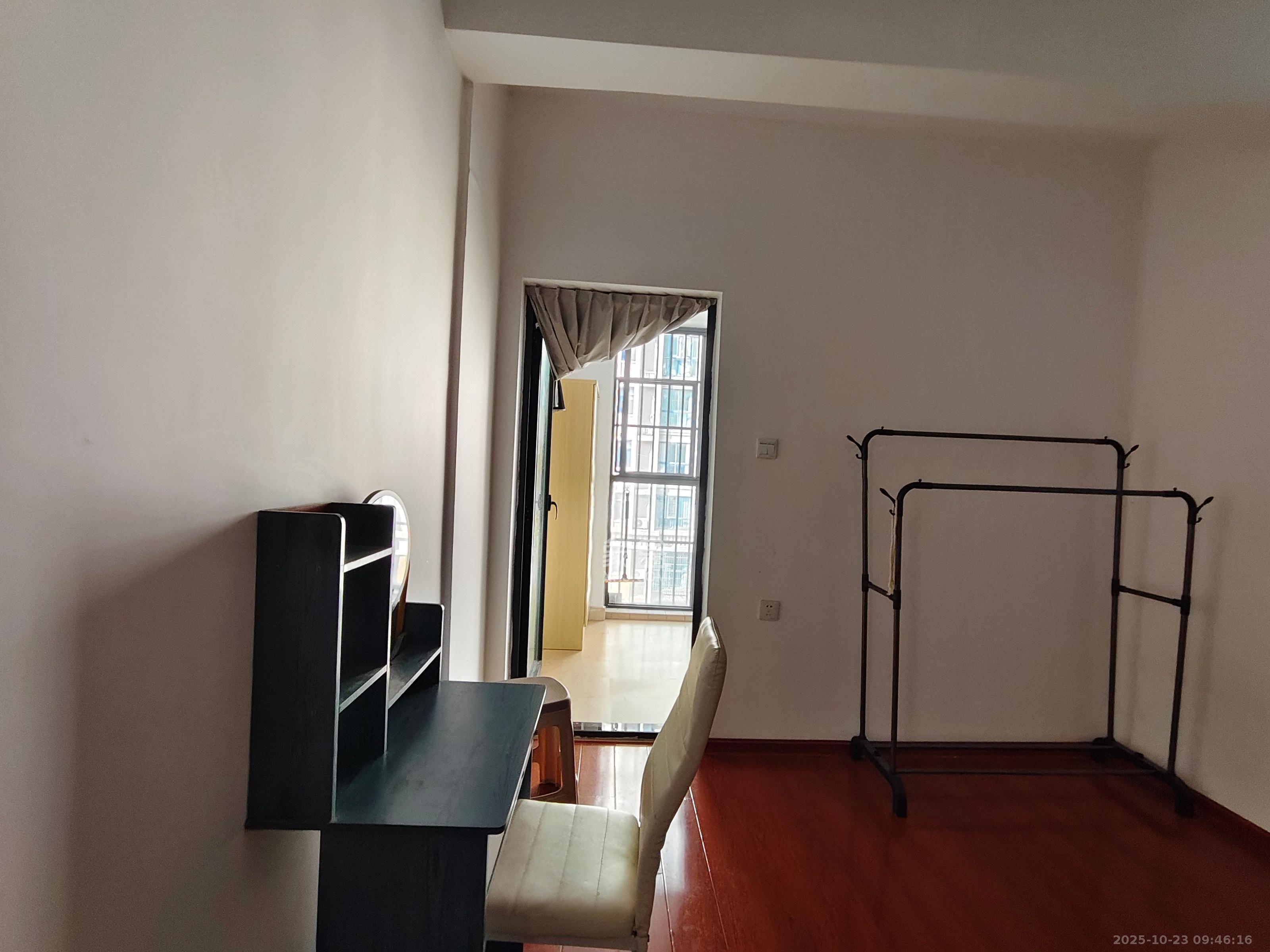 辉煌国际城二期  2室2厅1卫    1800.0元/月室内图