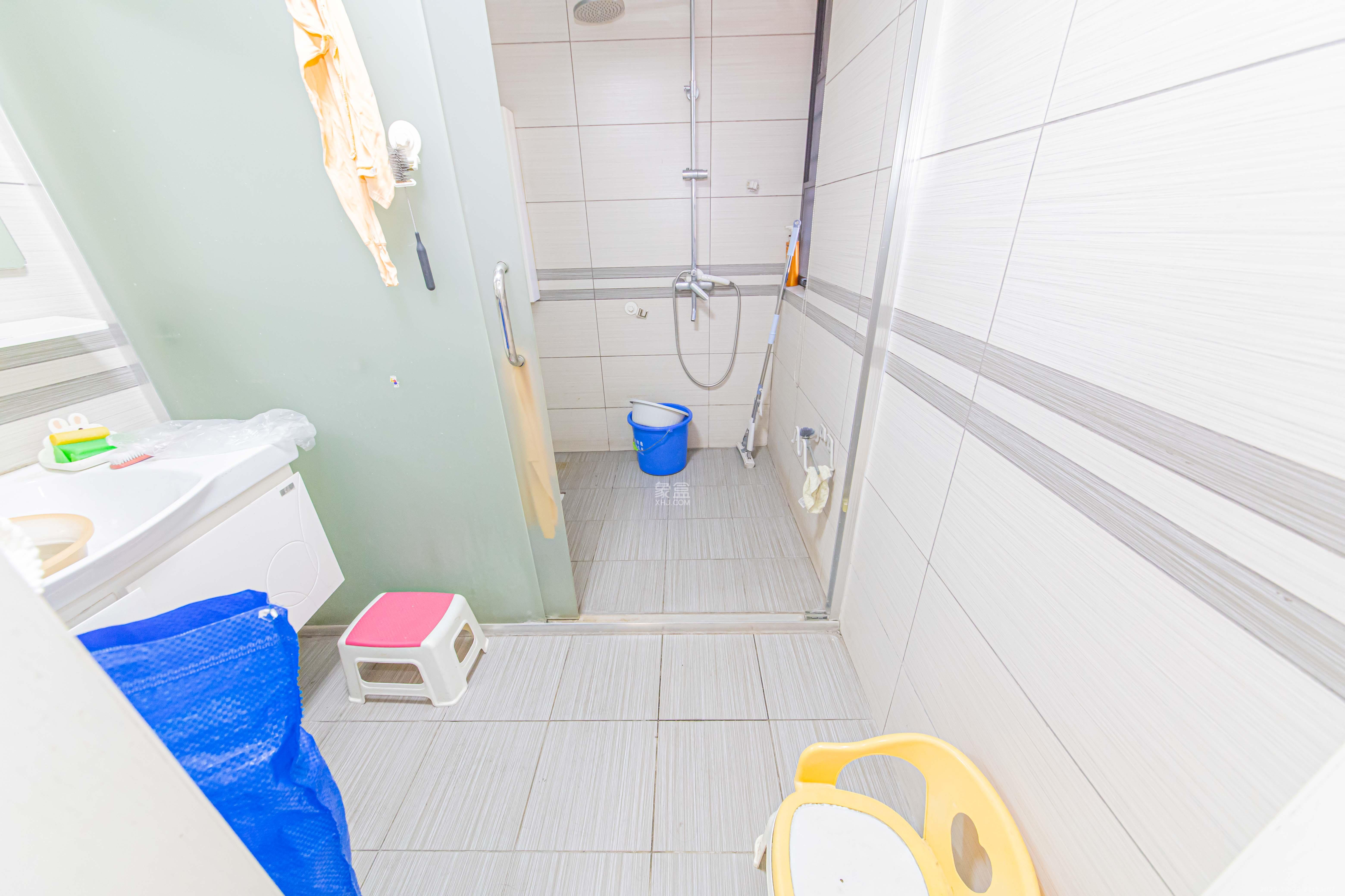 鑫远和城(一、二期)  4室2厅2卫    145.0万 鑫远和城(一、二期)  4室2厅2卫    145.0万卫生间