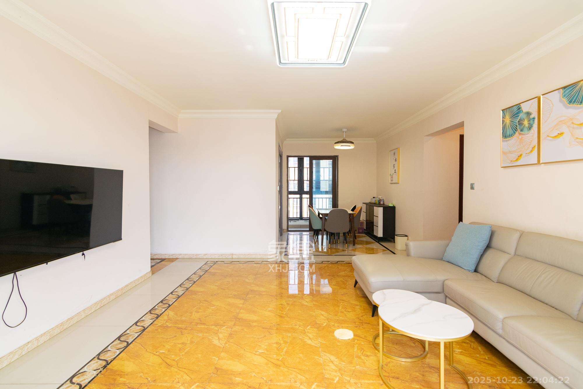 碧桂园高尔夫花园 4室2厅2卫 98.0万 碧桂园高尔夫花园 4室2厅2卫 98.0万客厅