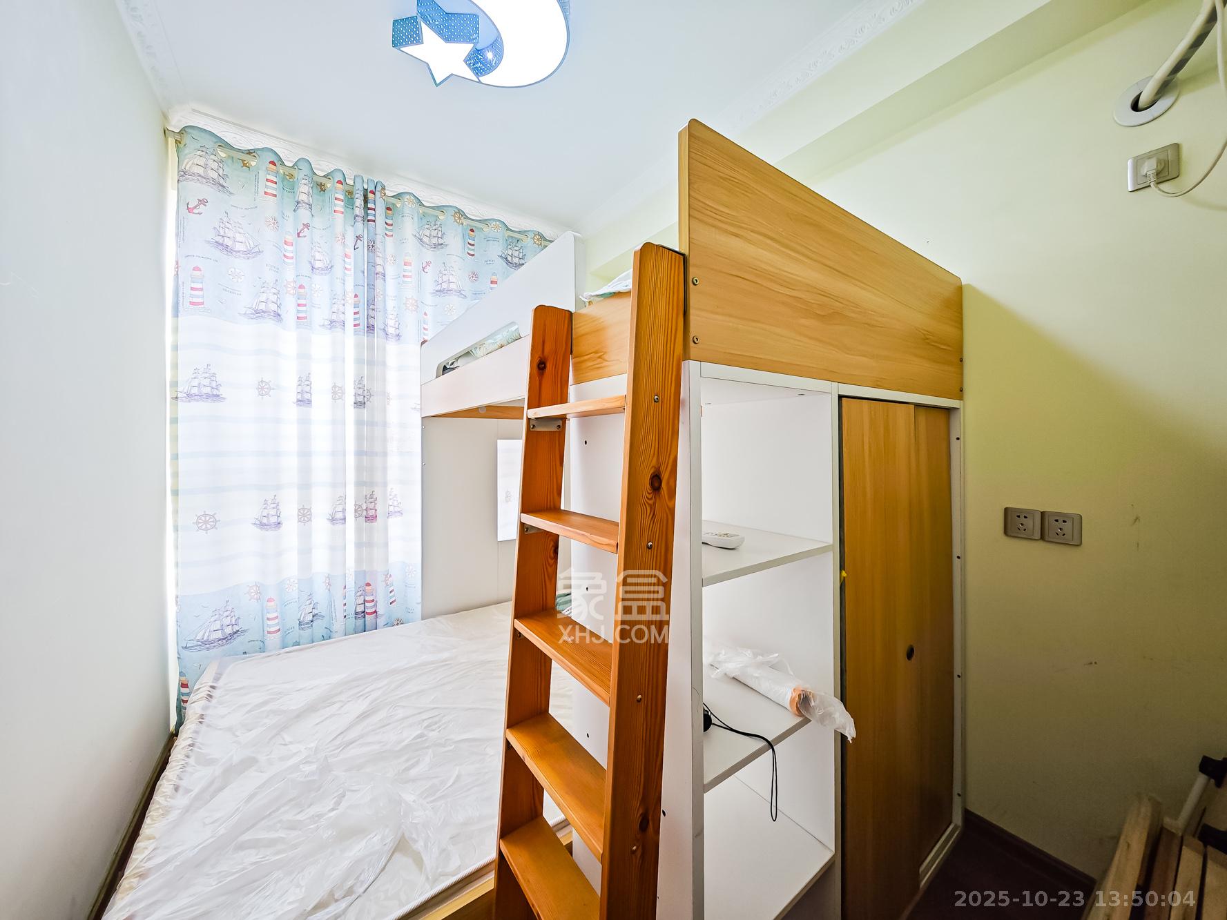 山语城三期  3室2厅2卫    88.0万卧室