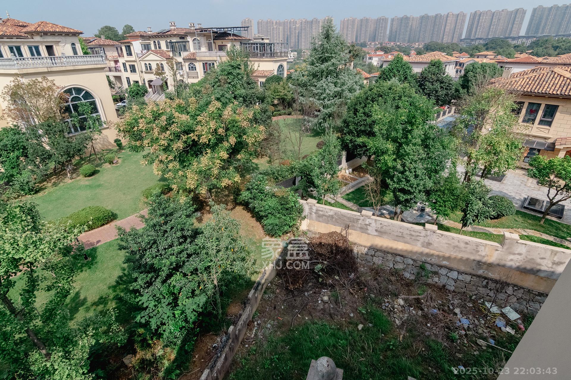 中粮北纬28°别墅  6室2厅4卫    528.0万其他