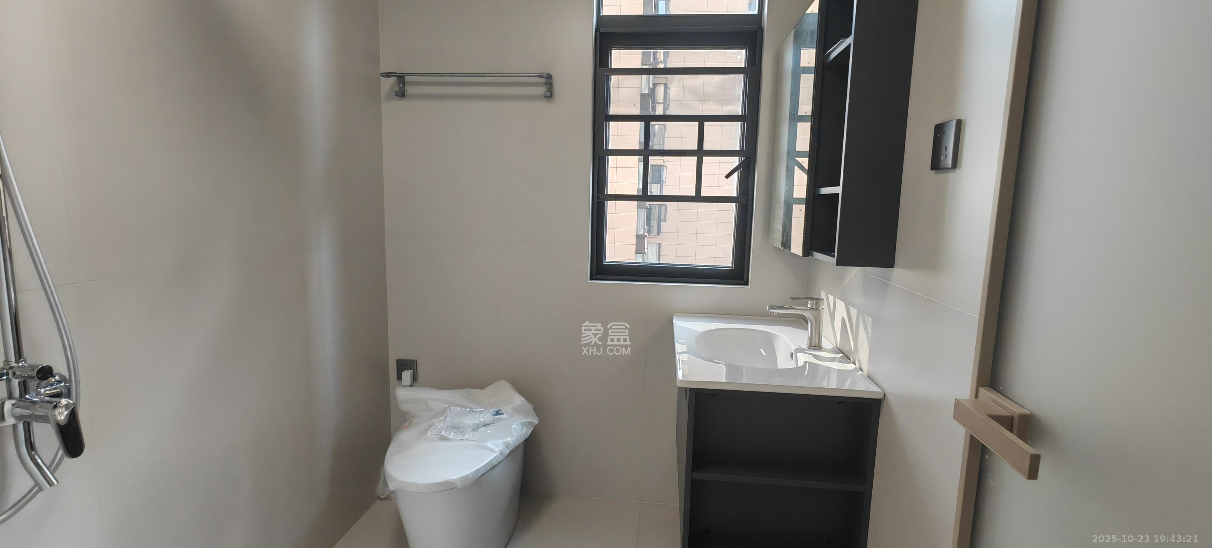 日盛湖湘花苑  4室2厅2卫    4000.0元/月 日盛湖湘花苑  4室2厅2卫    4000.0元/月室内图