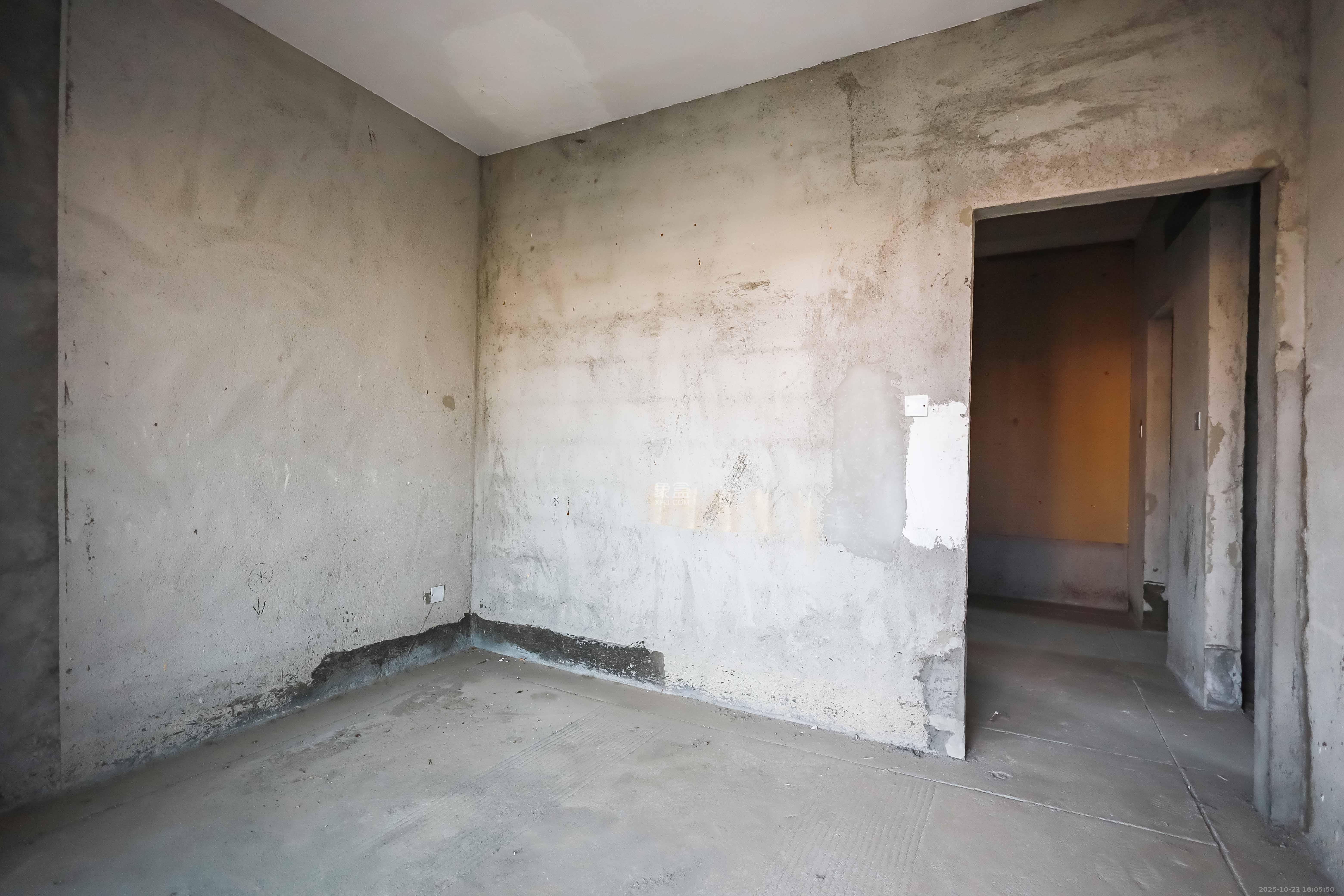 金辉优步花园  2室2厅2卫    80.0万客厅