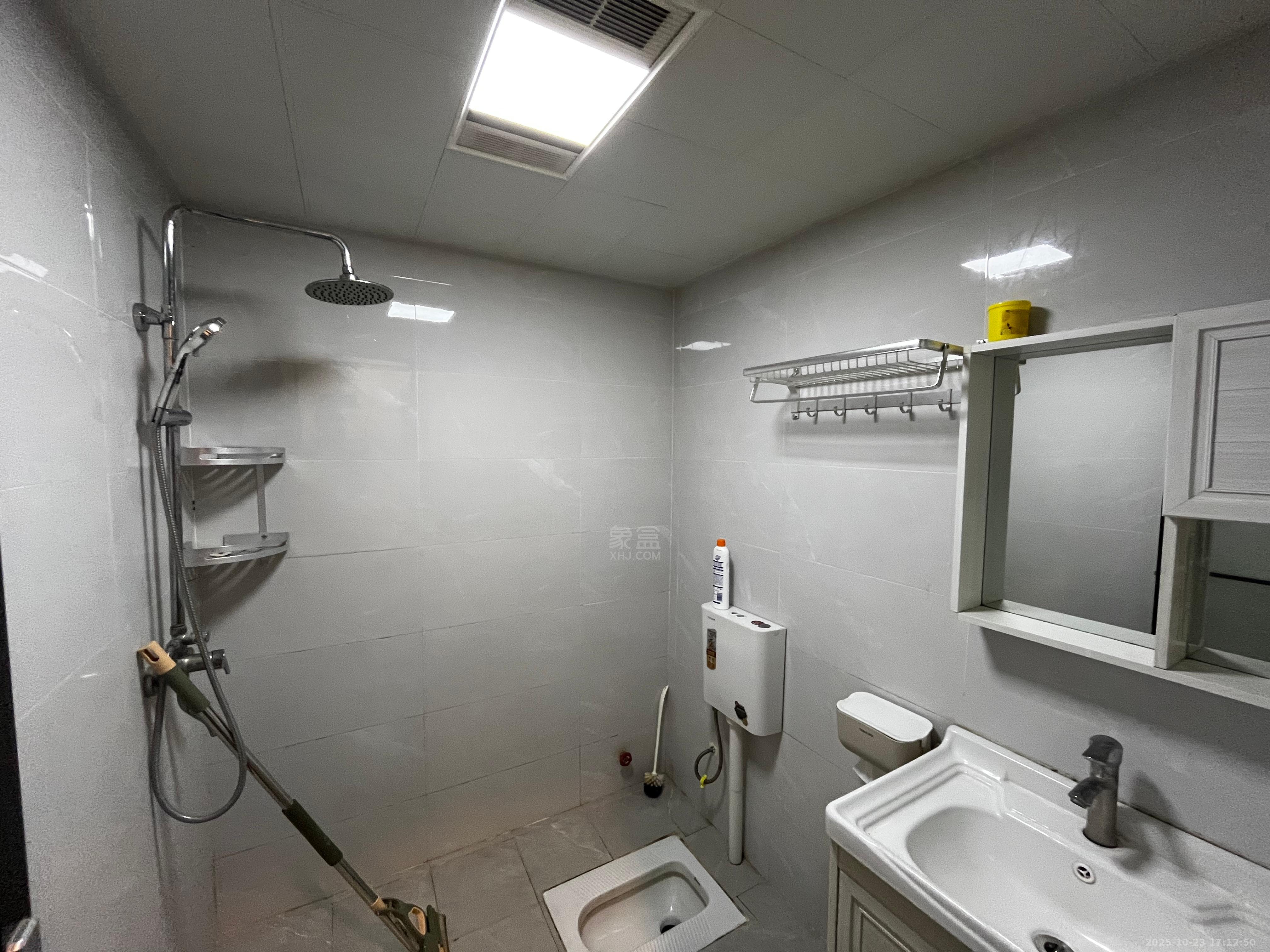 流金岁月-华晨国际 1室1厅1卫 1400.0元/月 流金岁月-华晨国际 1室1厅1卫 1400.0元/月室内图