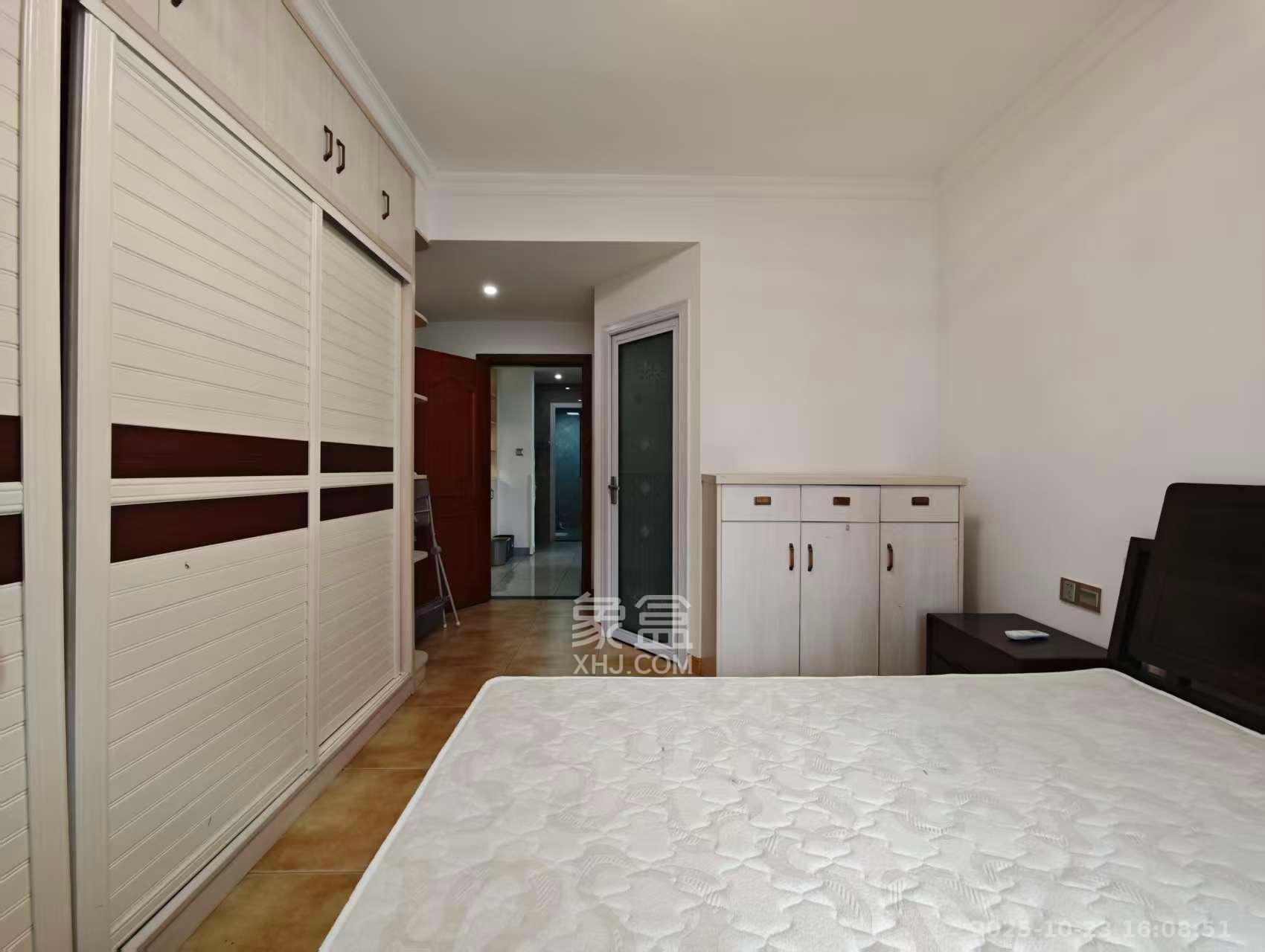 荣盛花语城 3室2厅2卫 2500.0元/月 荣盛花语城 3室2厅2卫 2500.0元/月室内图