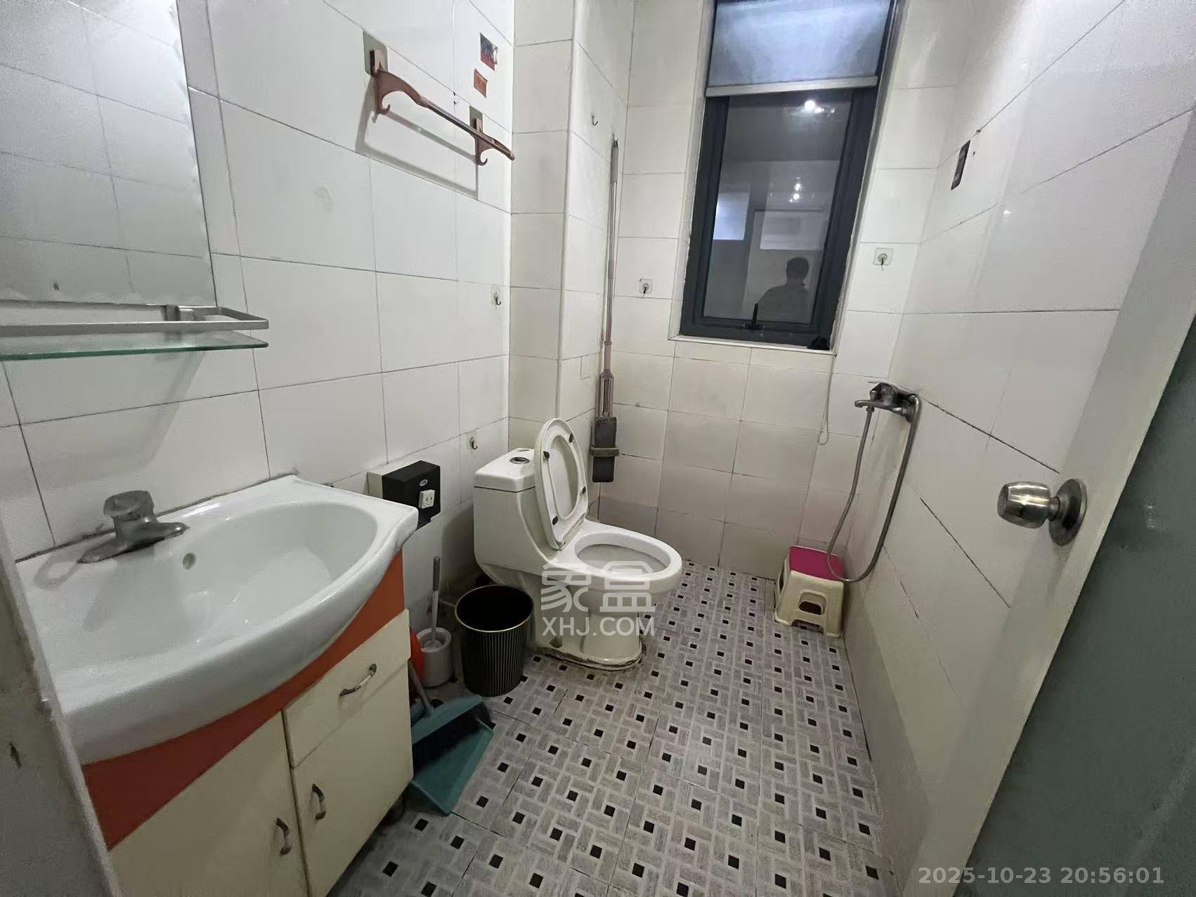 中天广场  1室1厅1卫    2000.0元/月 中天广场  1室1厅1卫    2000.0元/月室内图