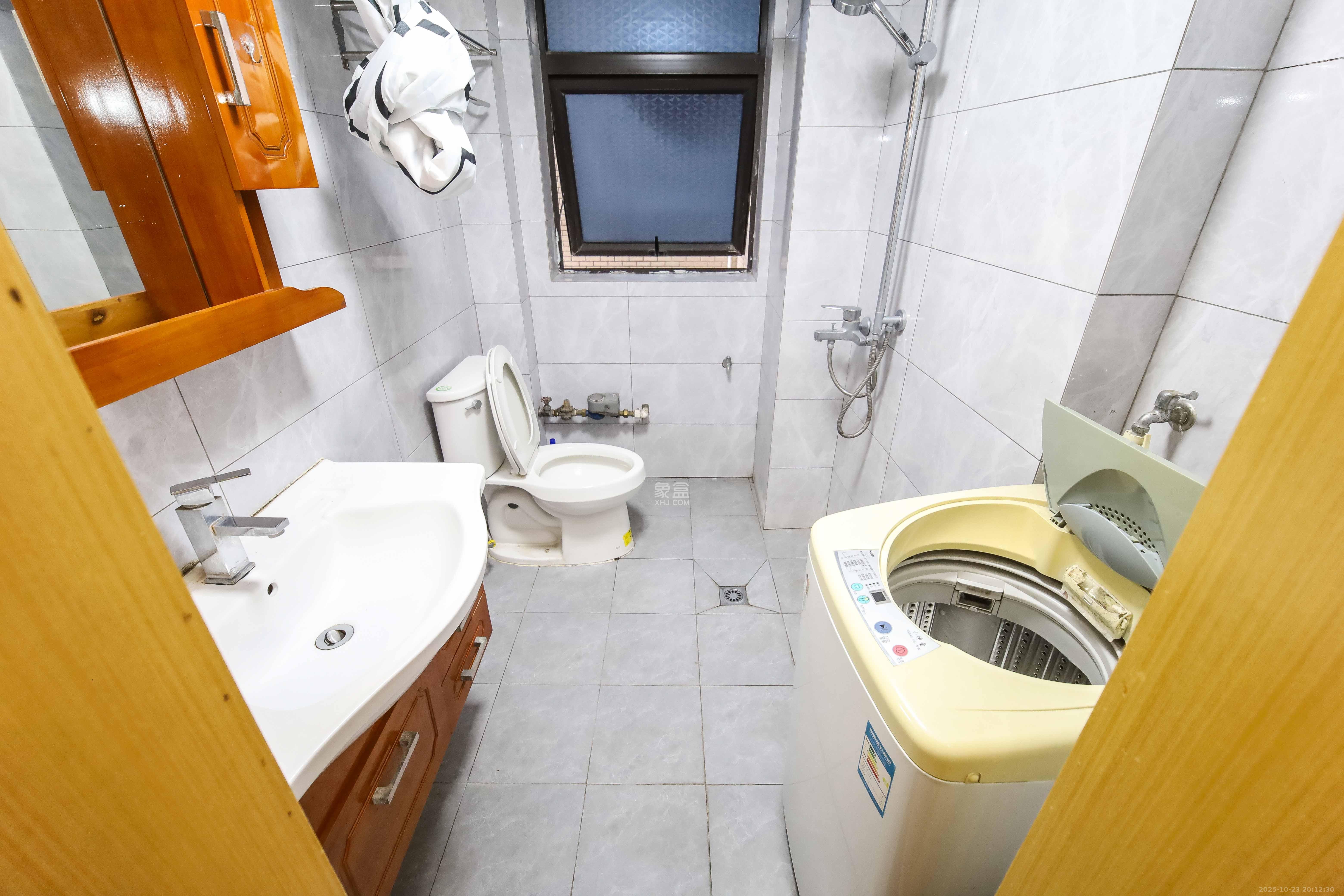 上东辛顿公寓  1室1厅1卫    28.0万卫生间