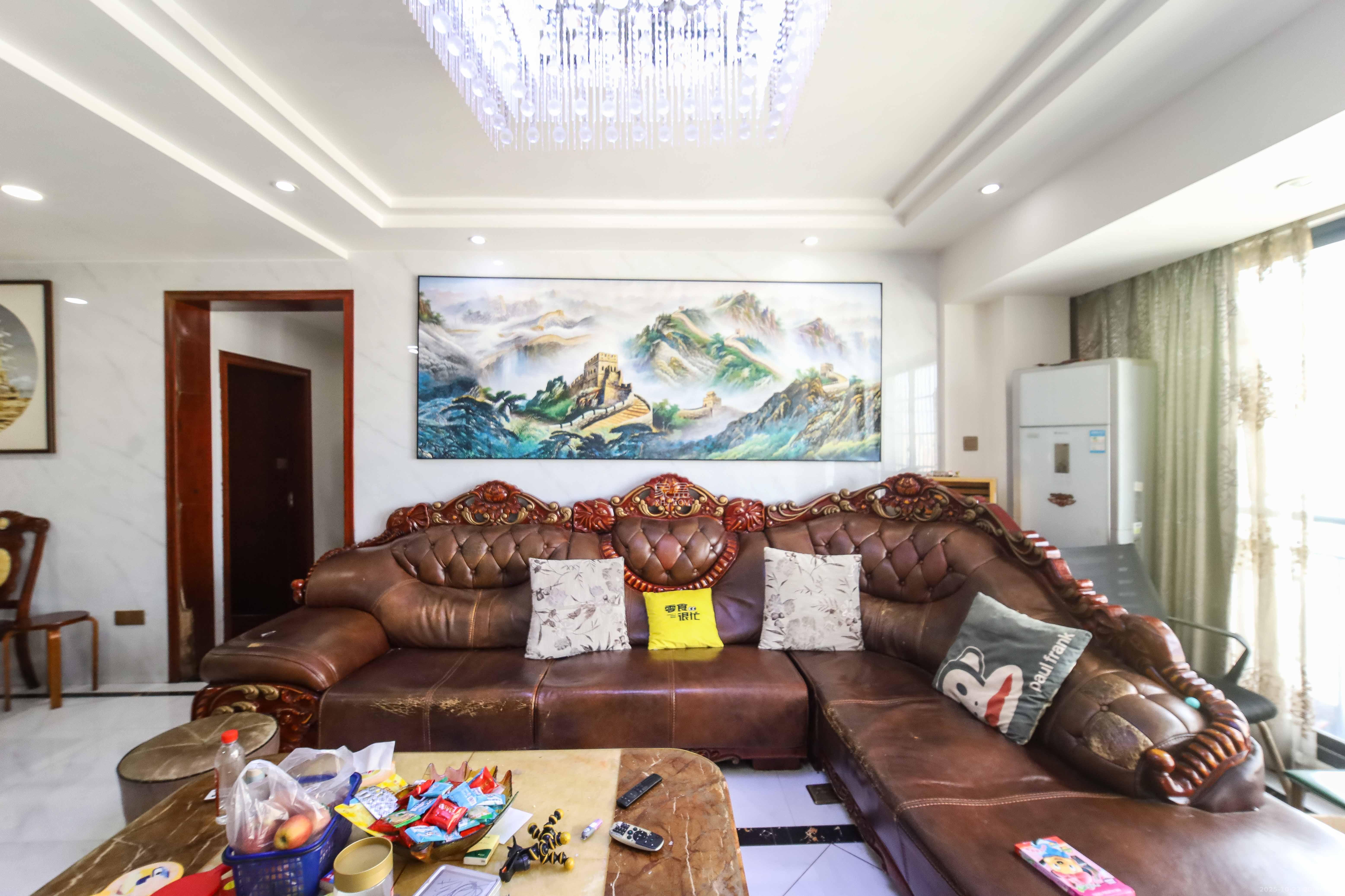 东方芙蓉  3室2厅2卫    108.0万客厅