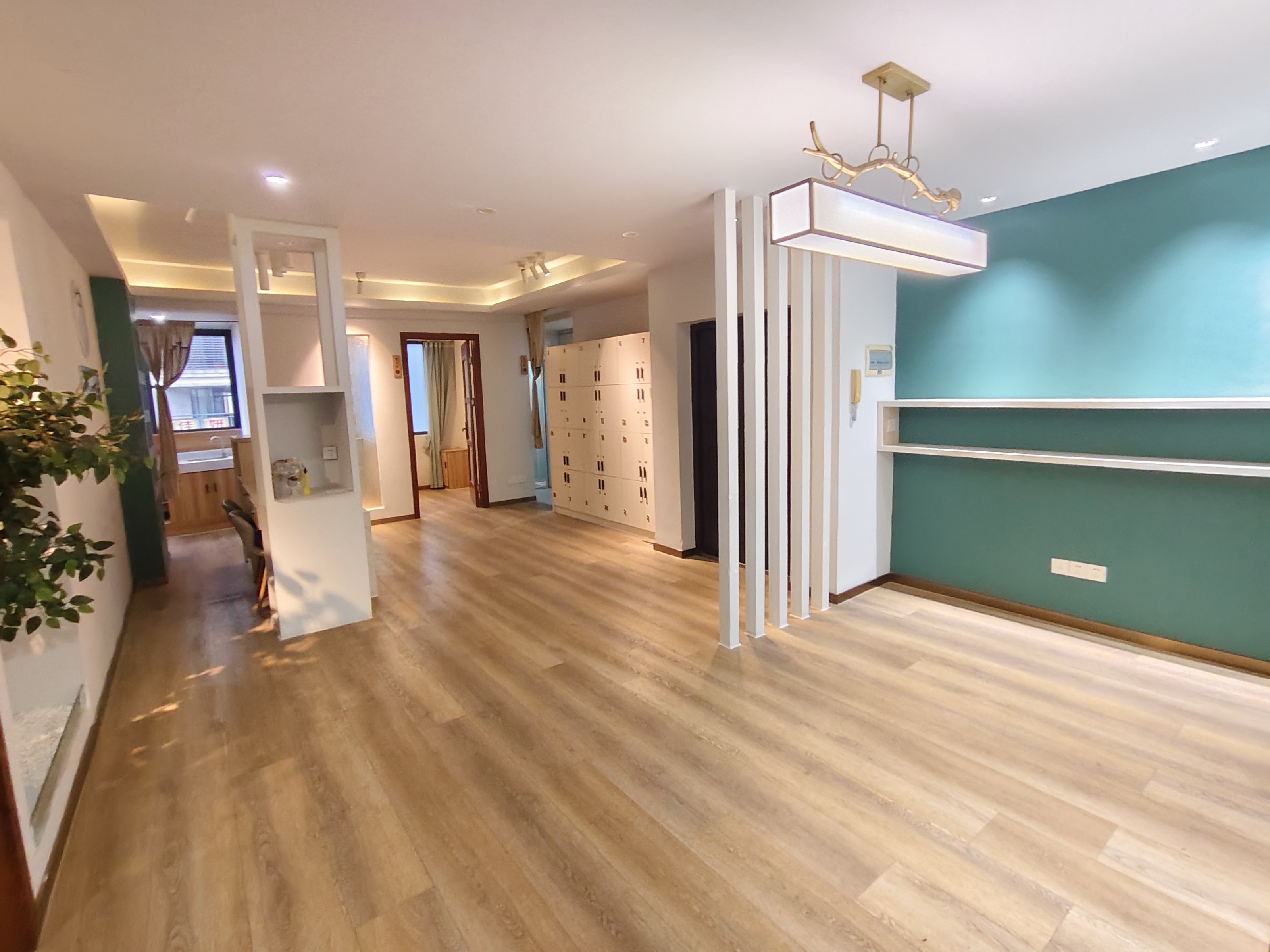 西岭华庭 4室2厅2卫 4200.0元/月 西岭华庭 4室2厅2卫 4200.0元/月室内图