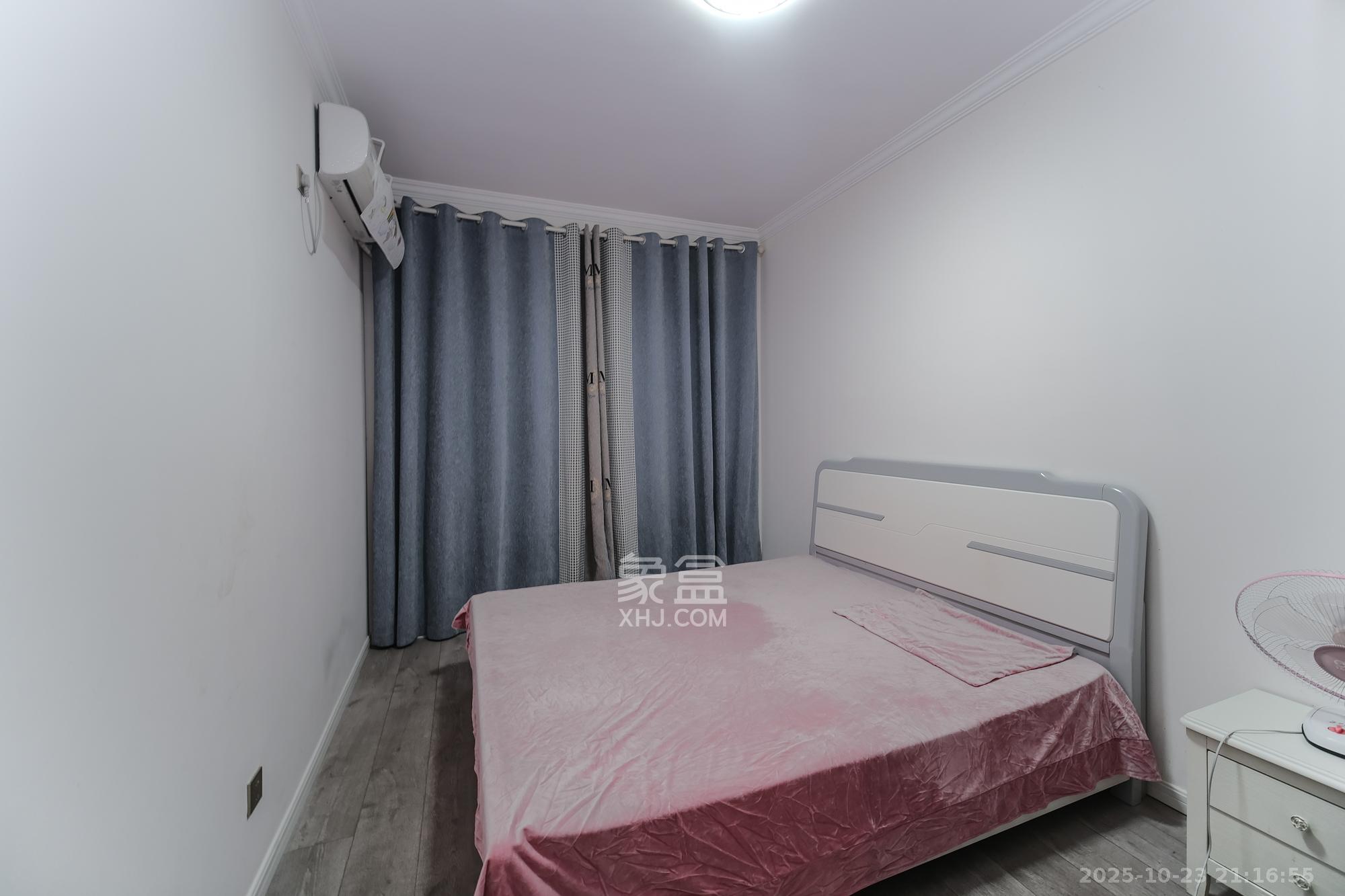 三一街区  3室2厅2卫    92.8万卧室