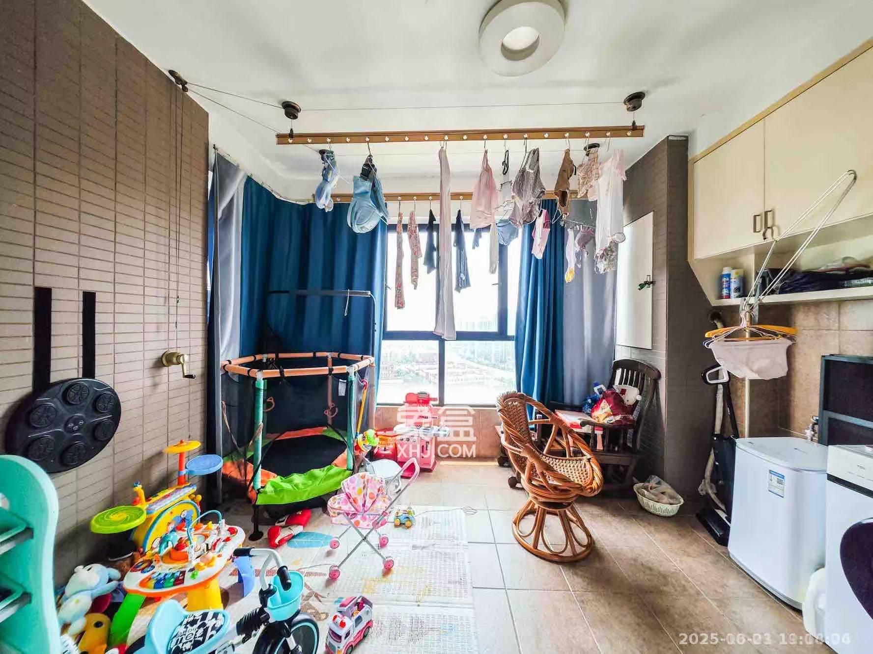 双湾国际(湘江御景花园)  3室2厅2卫    2600.0元/月 双湾国际(湘江御景花园)  3室2厅2卫    2600.0元/月室内图