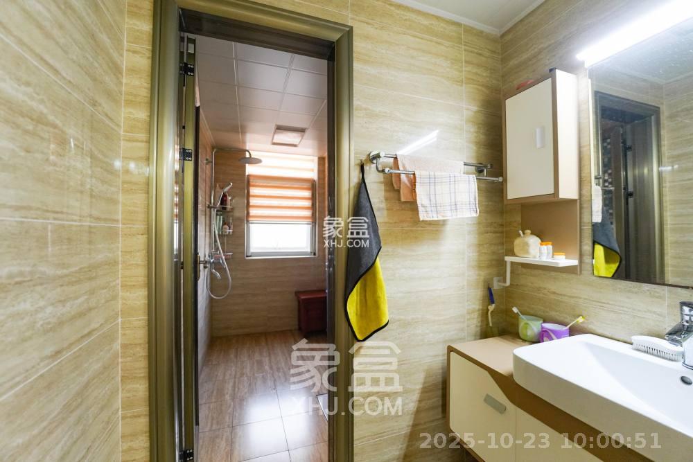 华银天际  3室2厅2卫    2500.0元/月 华银天际  3室2厅2卫    2500.0元/月室内图