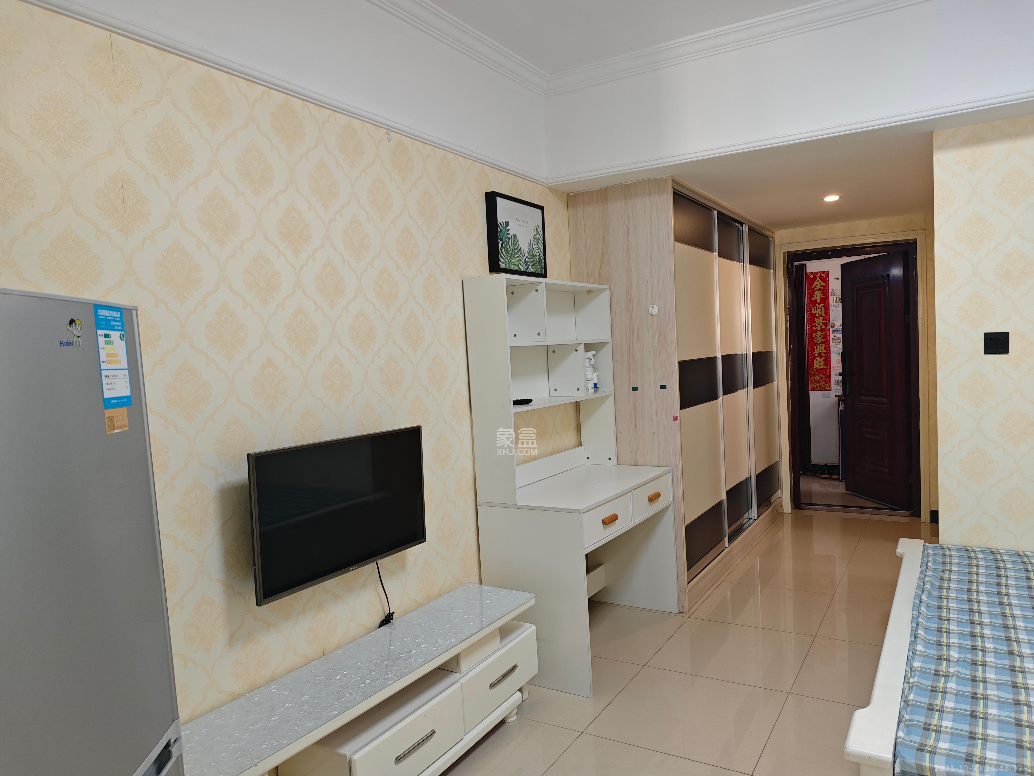 圭塘三小区  1室1厅1卫    1600.0元/月 圭塘三小区  1室1厅1卫    1600.0元/月室内图